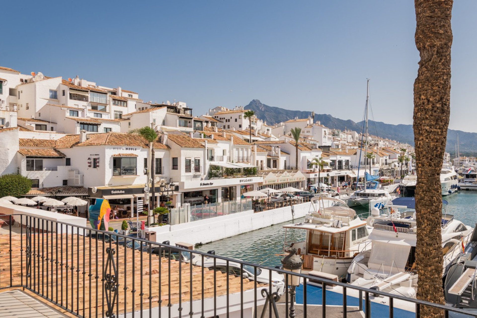 Resale - Apartment - Middle Floor Apartment - Marbella - Puerto Banús