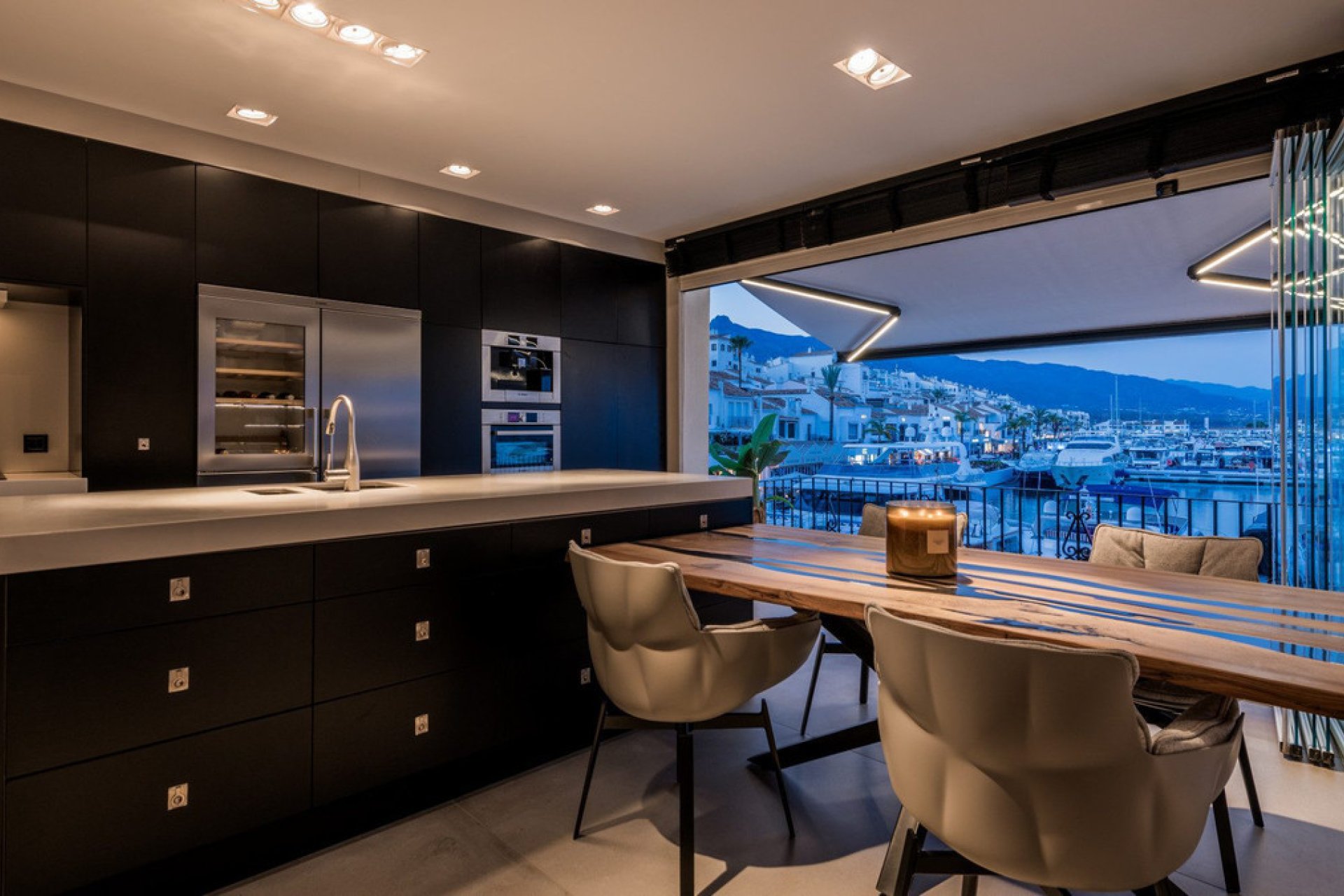 Resale - Apartment - Middle Floor Apartment - Marbella - Puerto Banús