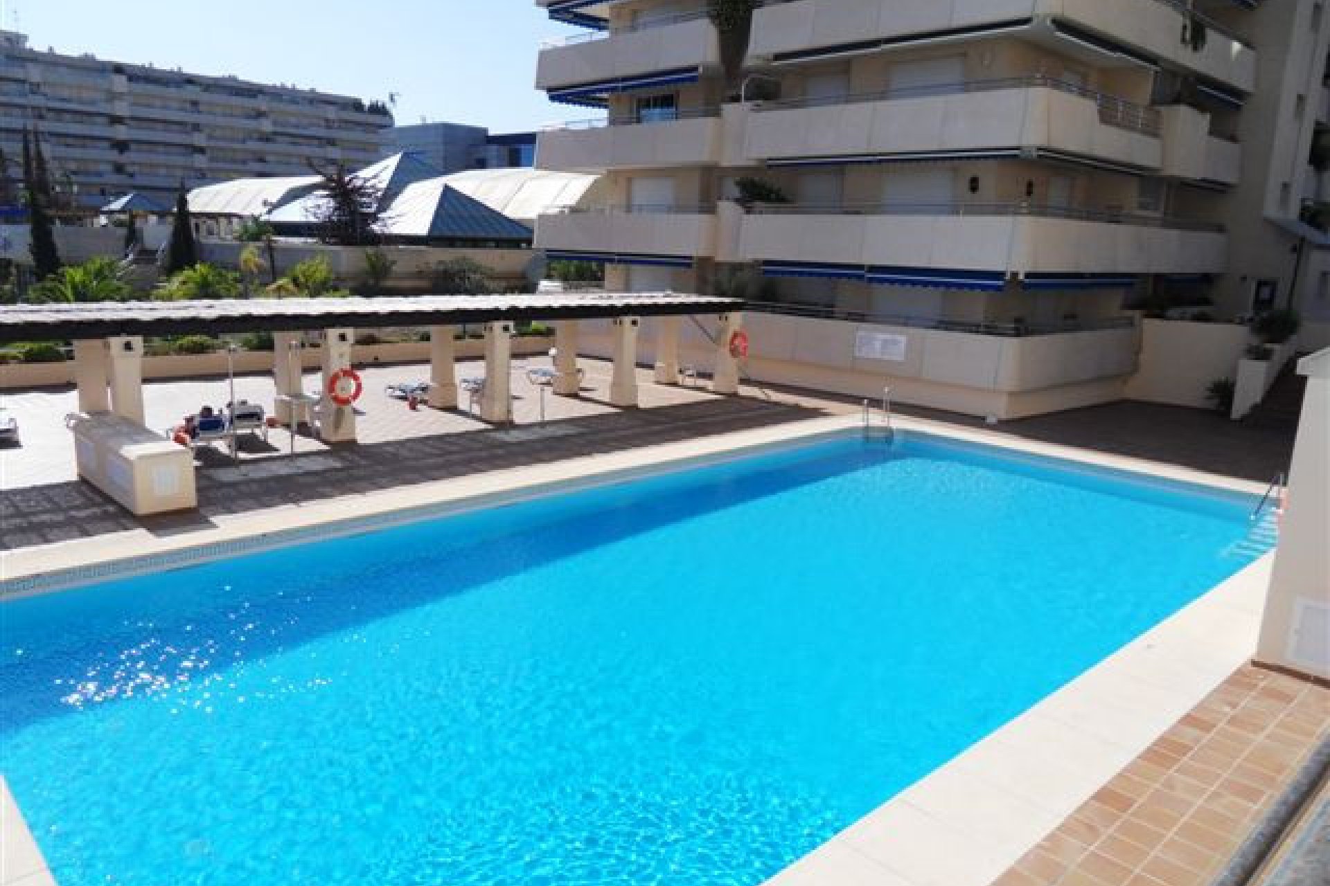 Resale - Apartment - Middle Floor Apartment - Marbella - Puerto Banús