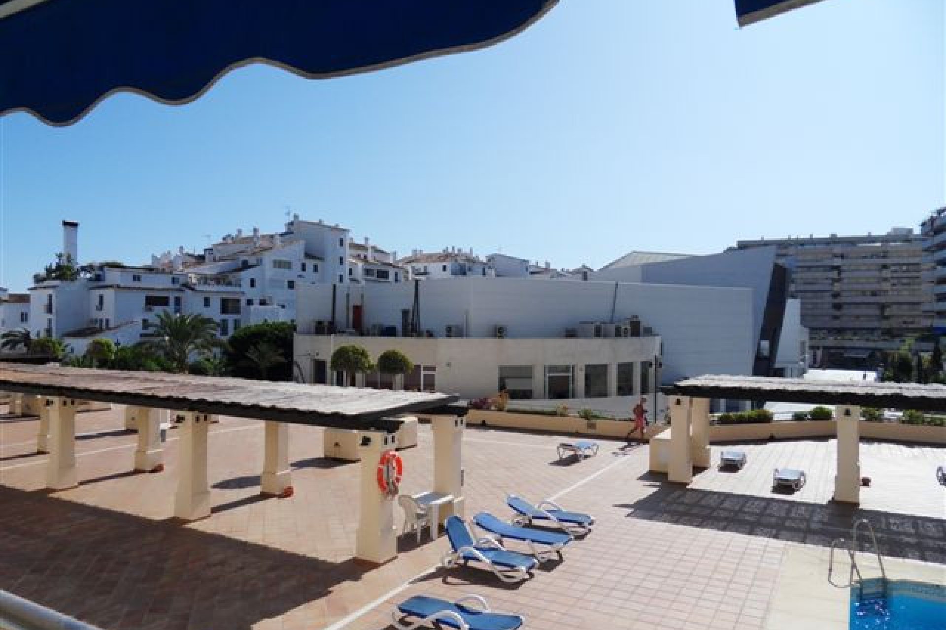 Resale - Apartment - Middle Floor Apartment - Marbella - Puerto Banús