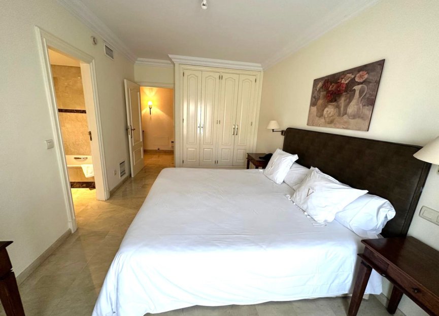 Resale - Apartment - Middle Floor Apartment - Marbella - Puerto Banús