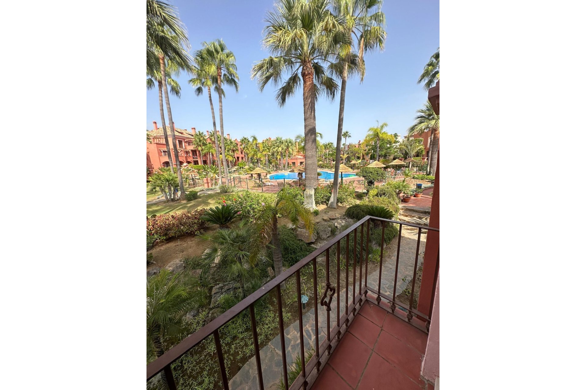 Resale - Apartment - Middle Floor Apartment - Marbella - Puerto Banús