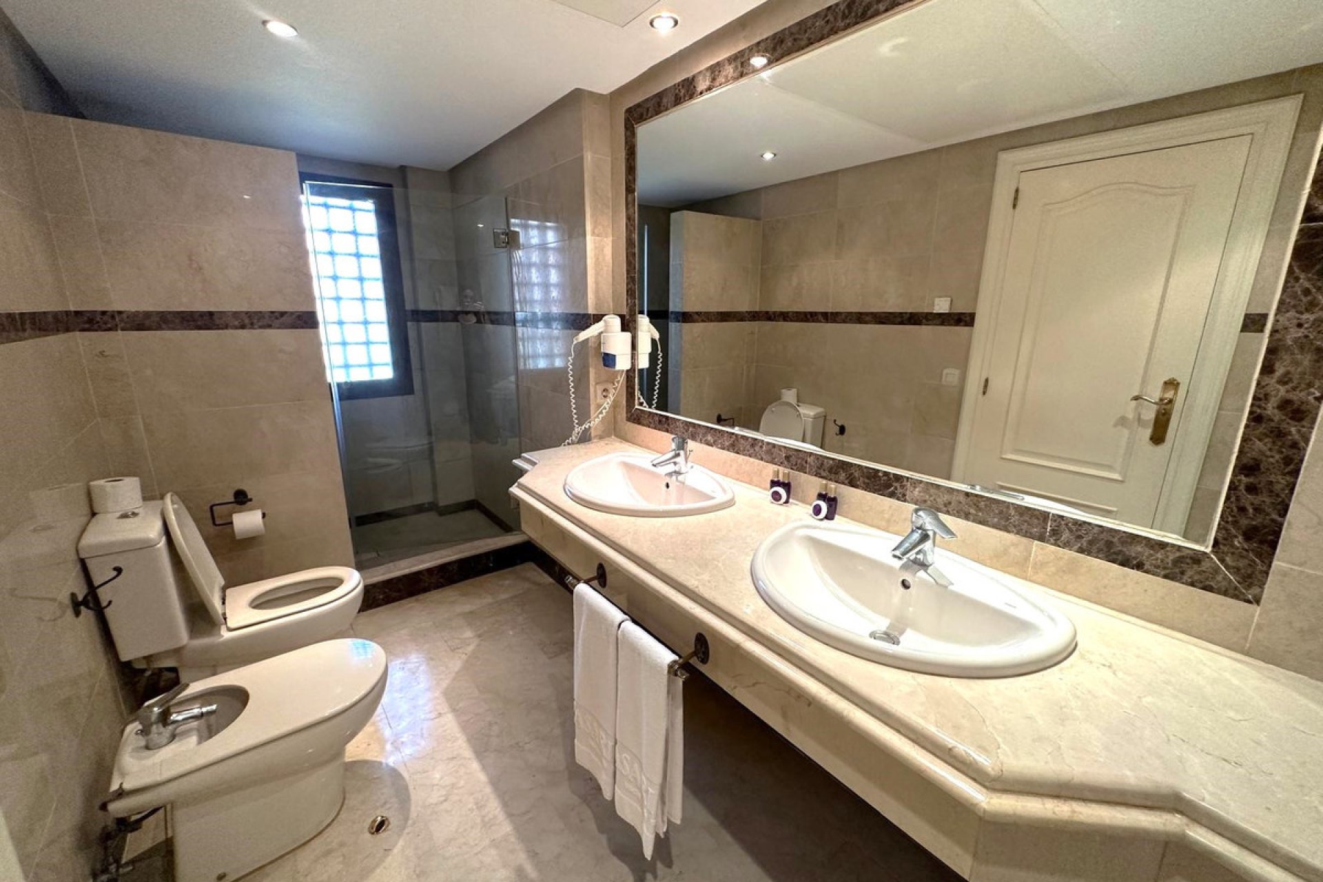 Resale - Apartment - Middle Floor Apartment - Marbella - Puerto Banús