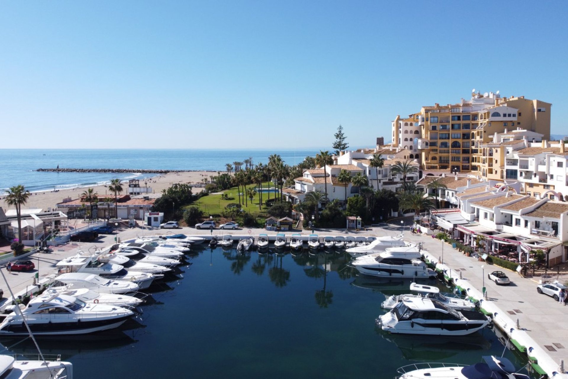 Resale - Apartment - Middle Floor Apartment - Marbella - Puerto de Cabopino