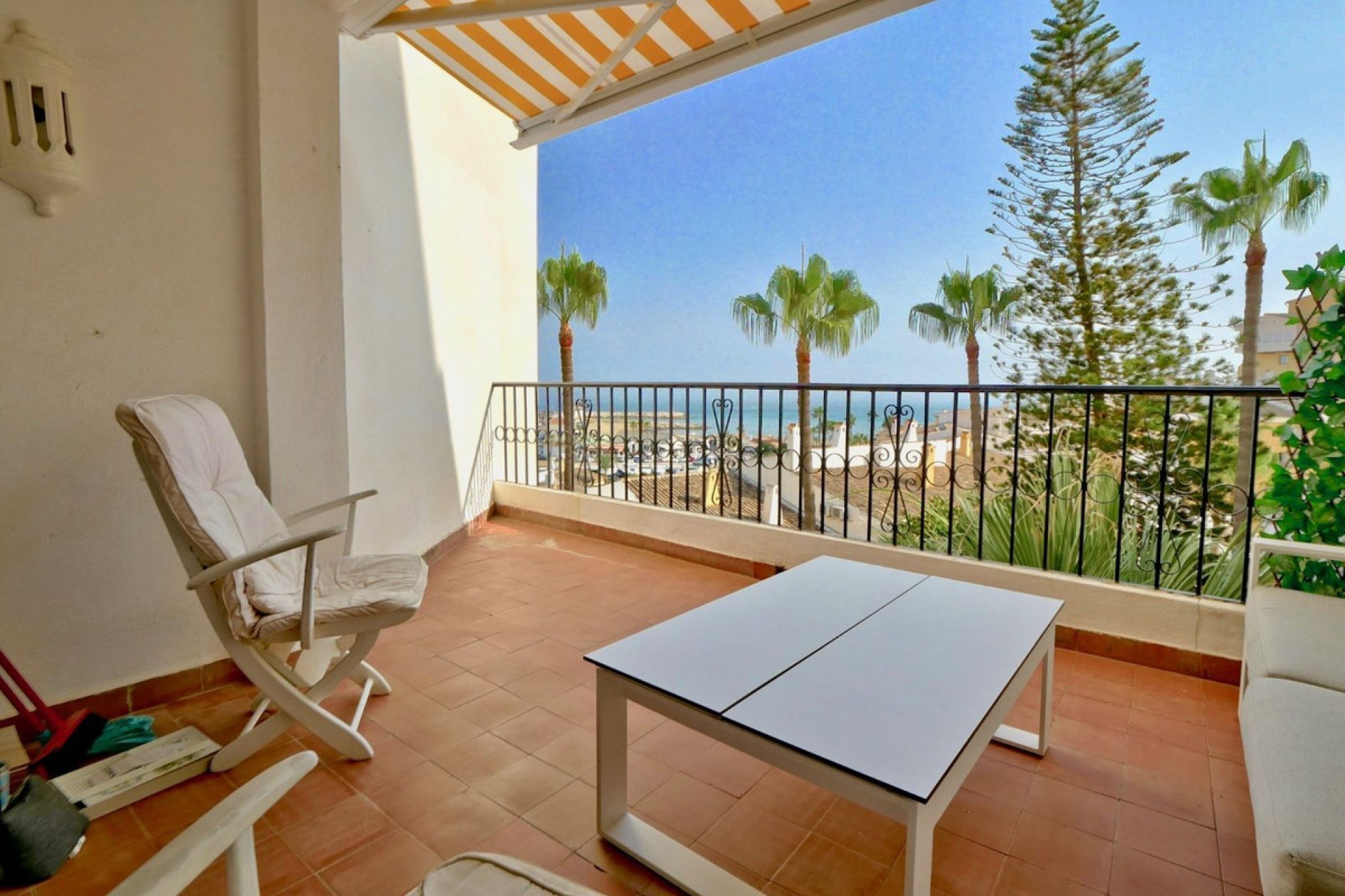 Resale - Apartment - Middle Floor Apartment - Marbella - Puerto de Cabopino