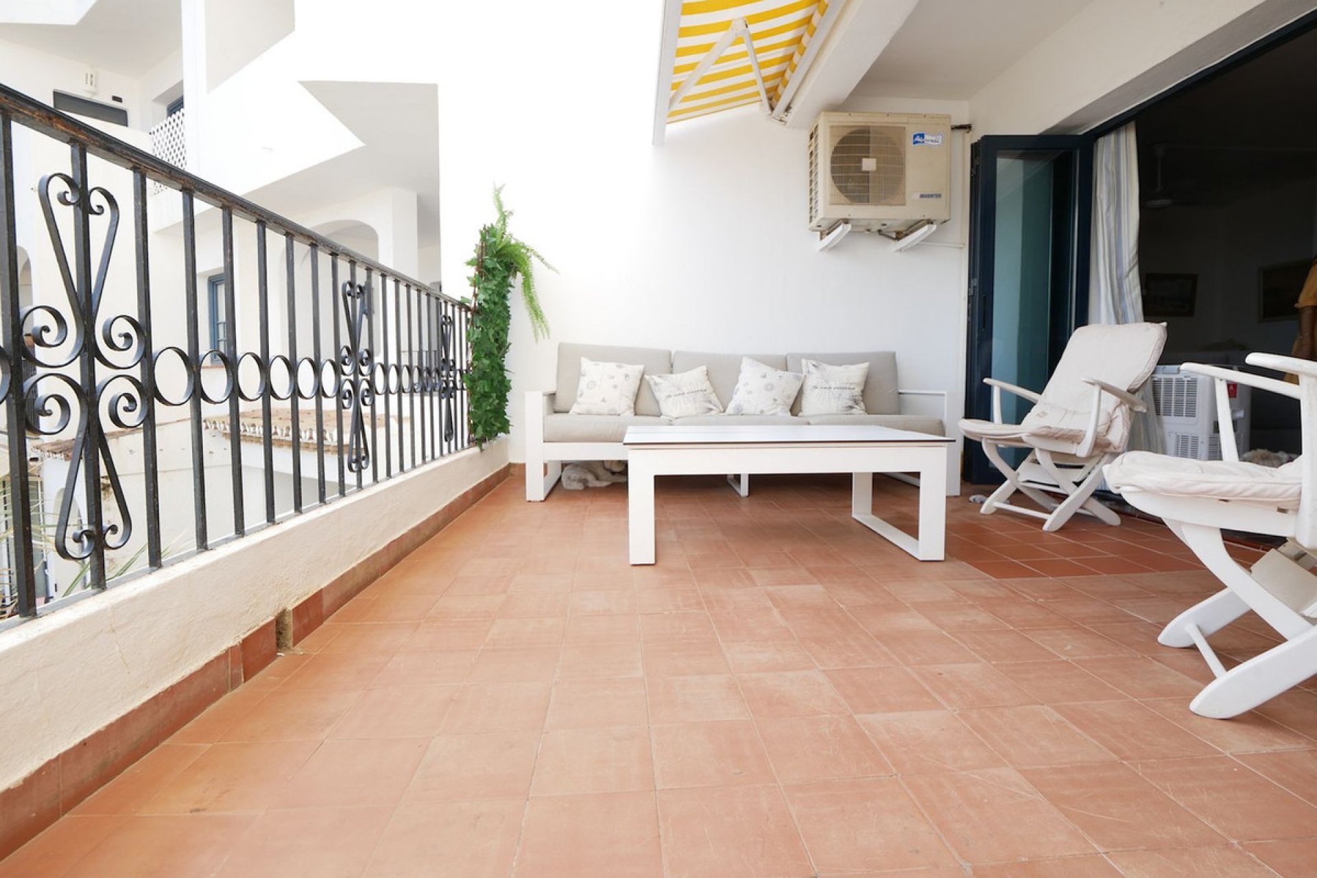 Resale - Apartment - Middle Floor Apartment - Marbella - Puerto de Cabopino