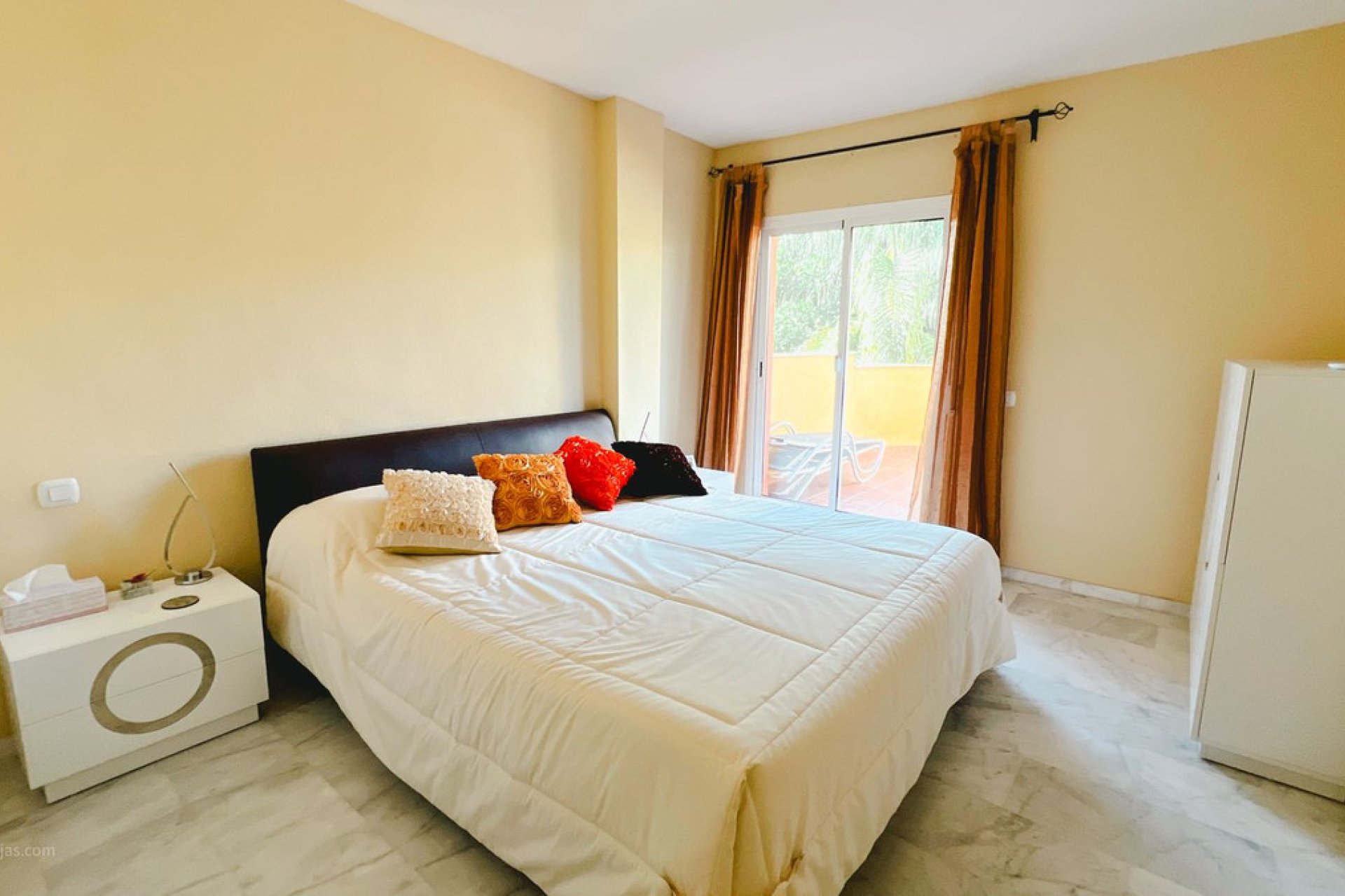 Resale - Apartment - Middle Floor Apartment - Marbella - Reserva de Marbella