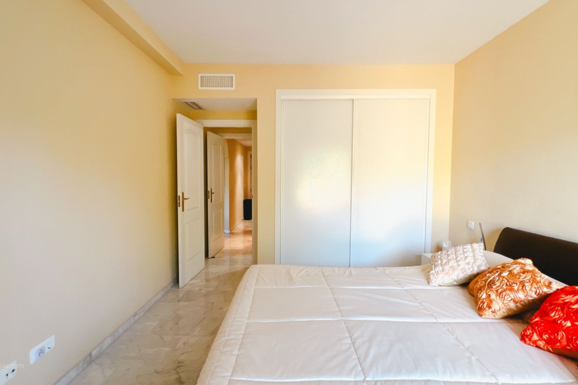 Resale - Apartment - Middle Floor Apartment - Marbella - Reserva de Marbella