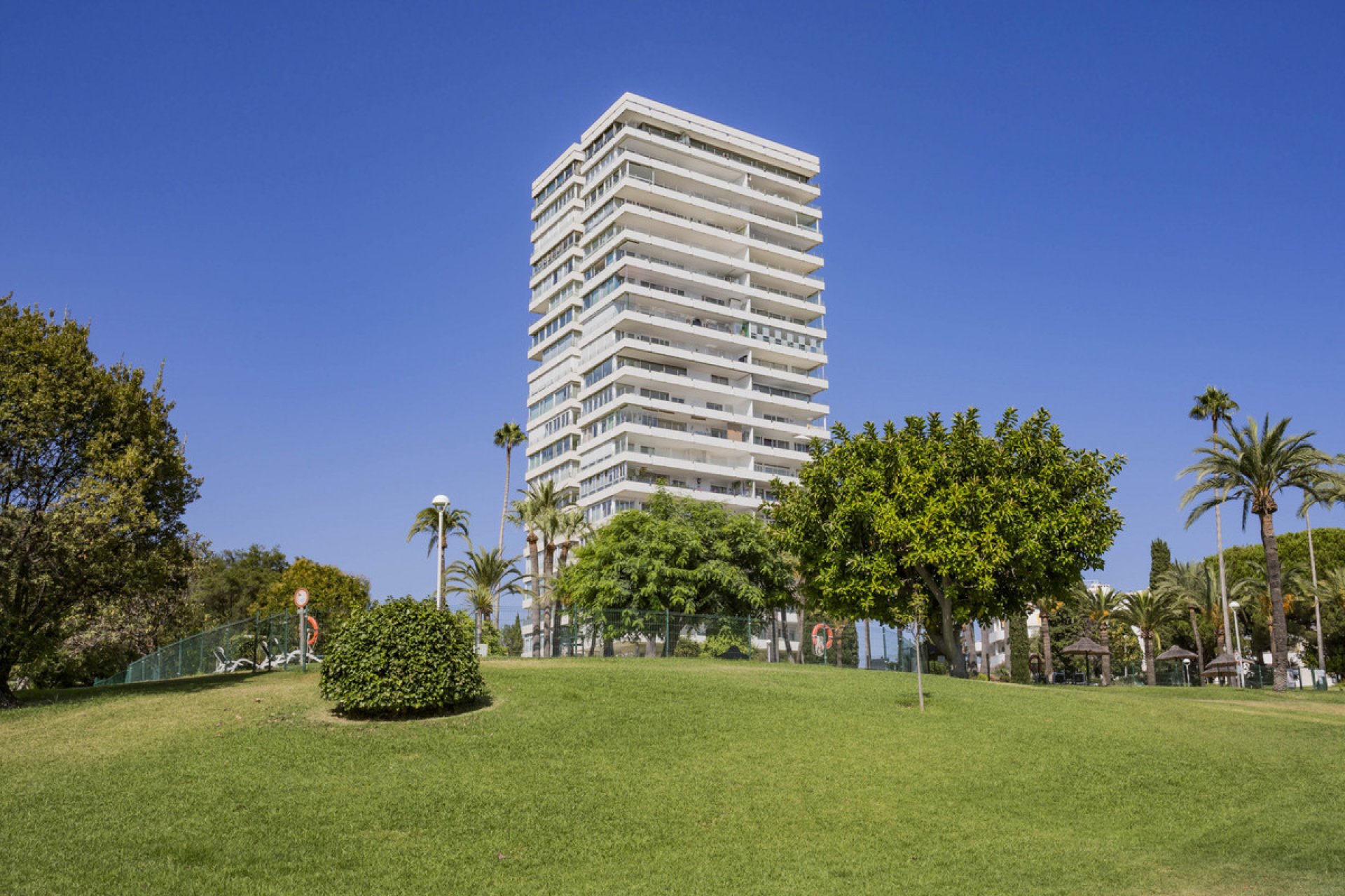 Resale - Apartment - Middle Floor Apartment - Marbella - Río Real