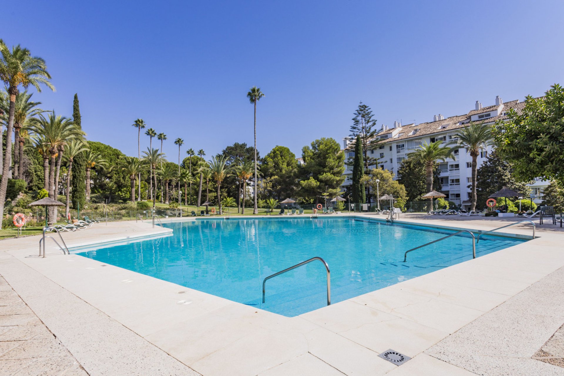 Resale - Apartment - Middle Floor Apartment - Marbella - Río Real