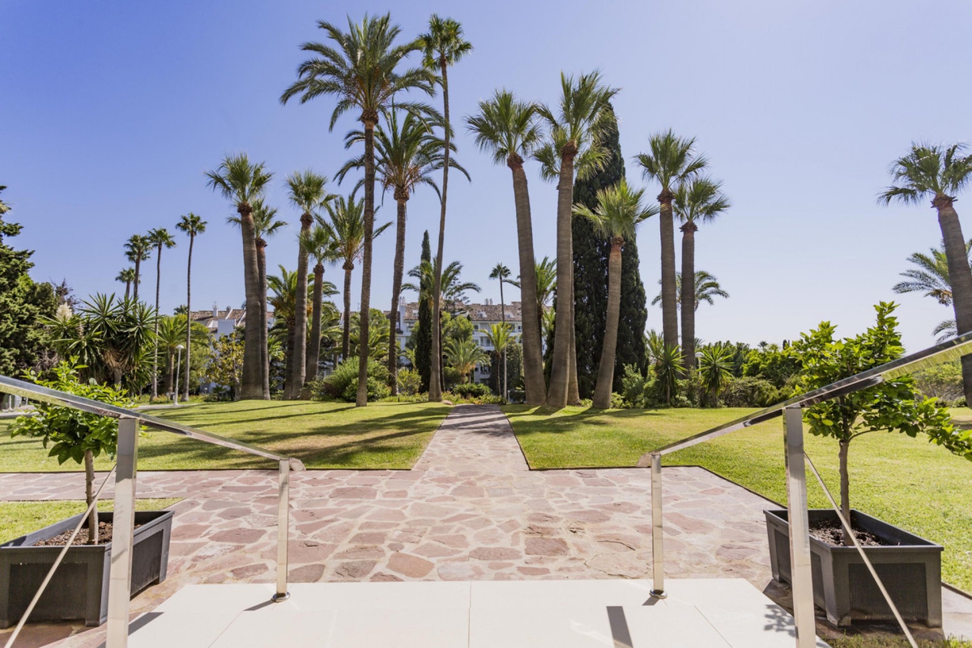 Resale - Apartment - Middle Floor Apartment - Marbella - Río Real