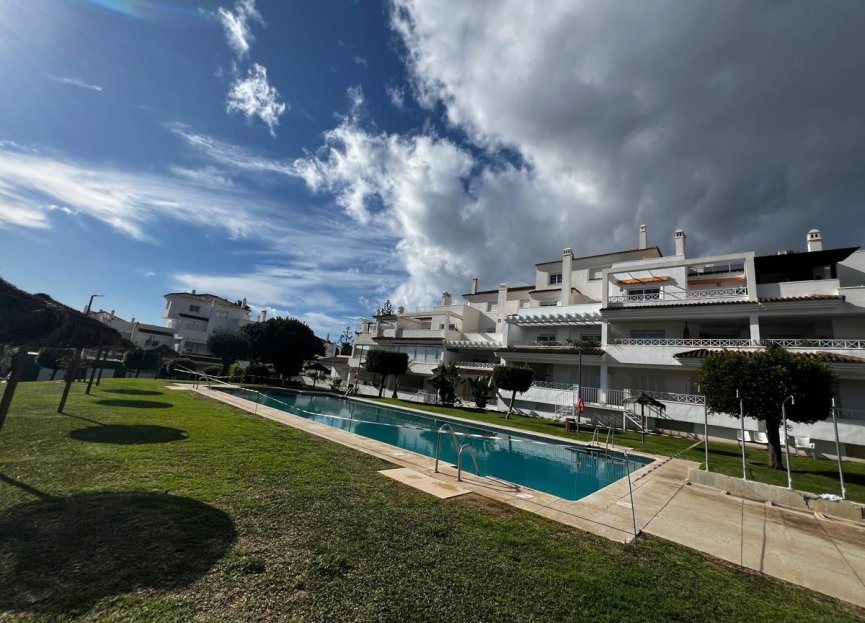 Resale - Apartment - Middle Floor Apartment - Marbella - Río Real