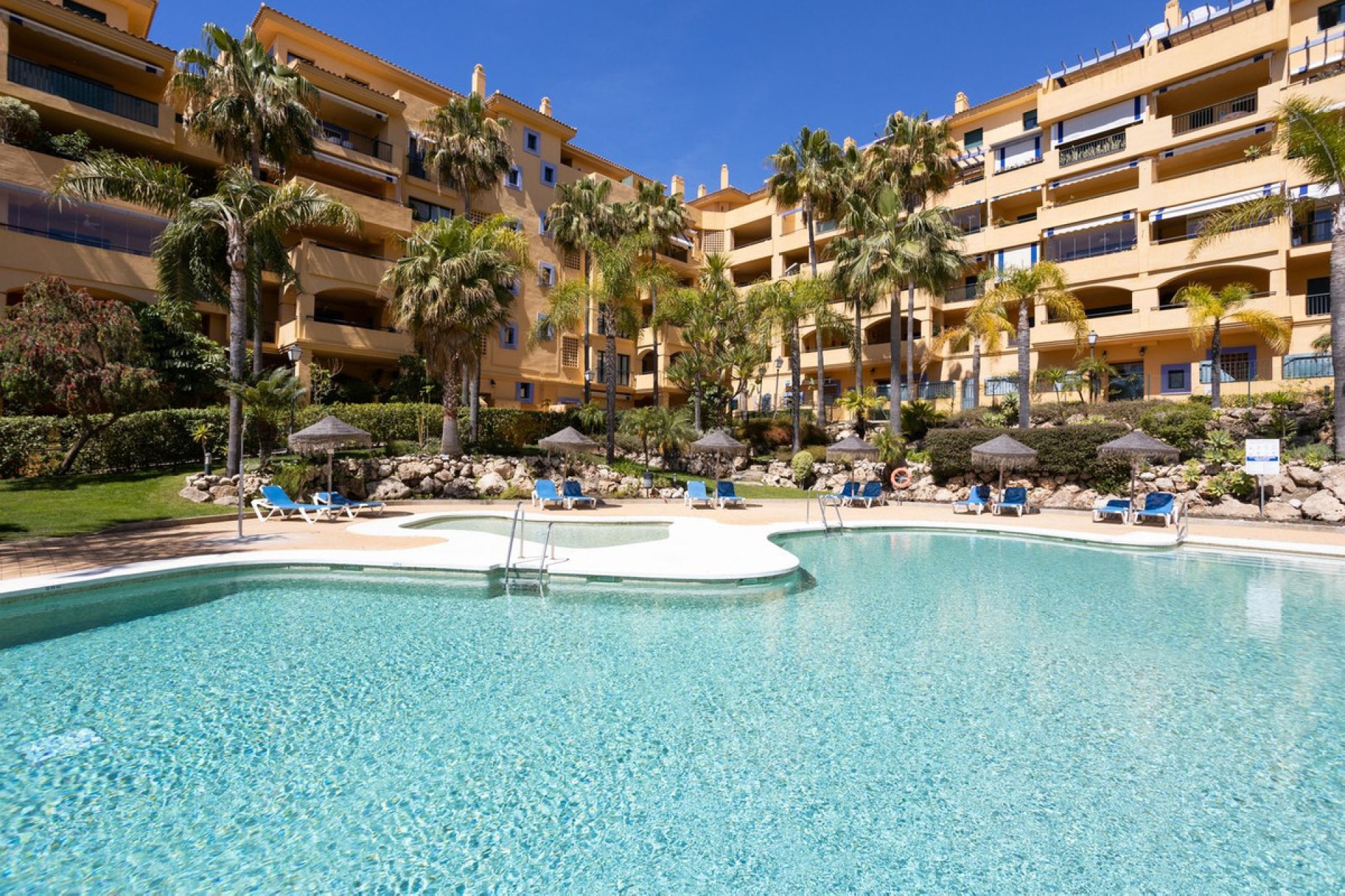 Resale - Apartment - Middle Floor Apartment - Marbella - San Pedro De Alcantara