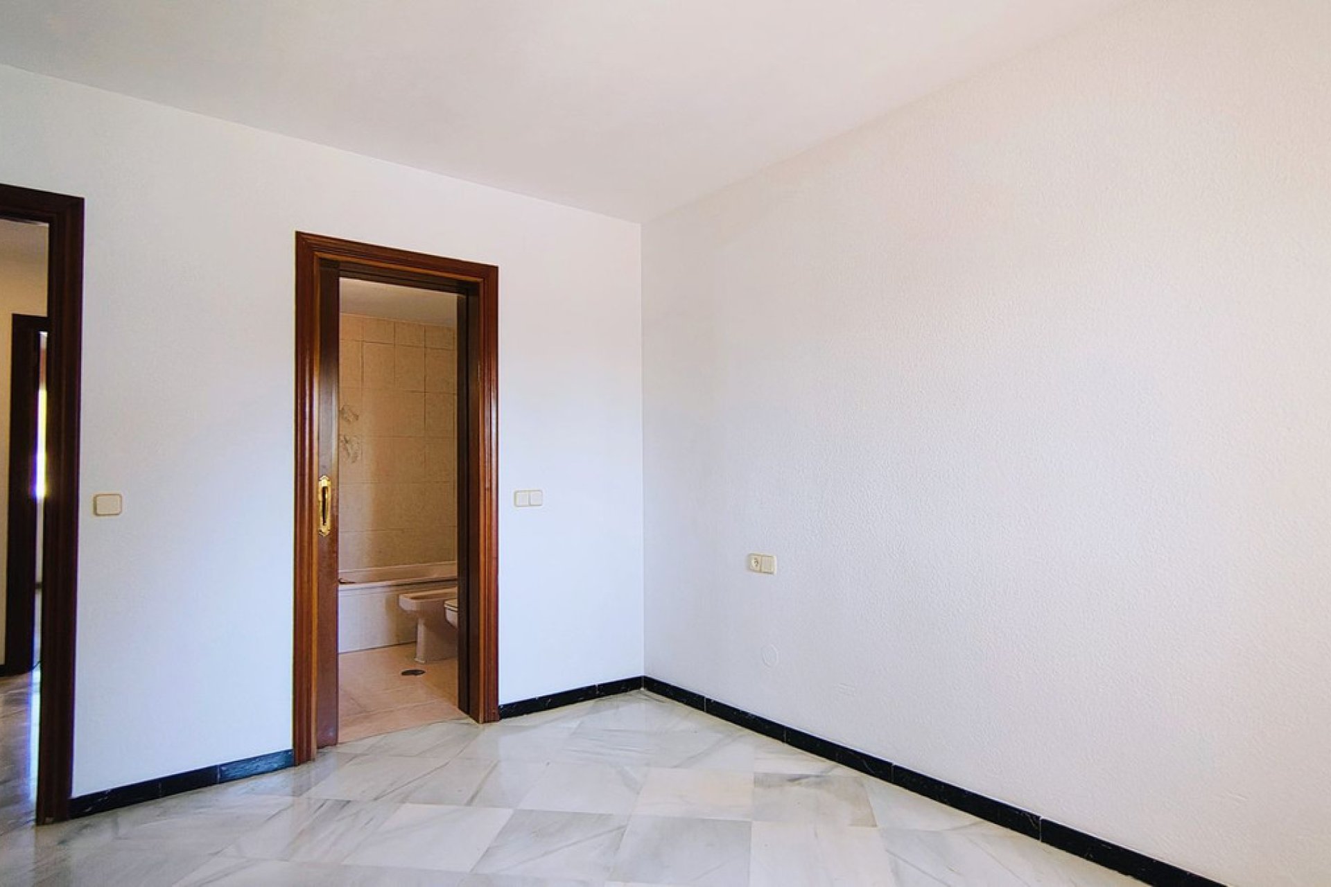 Resale - Apartment - Middle Floor Apartment - Marbella - San Pedro De Alcantara