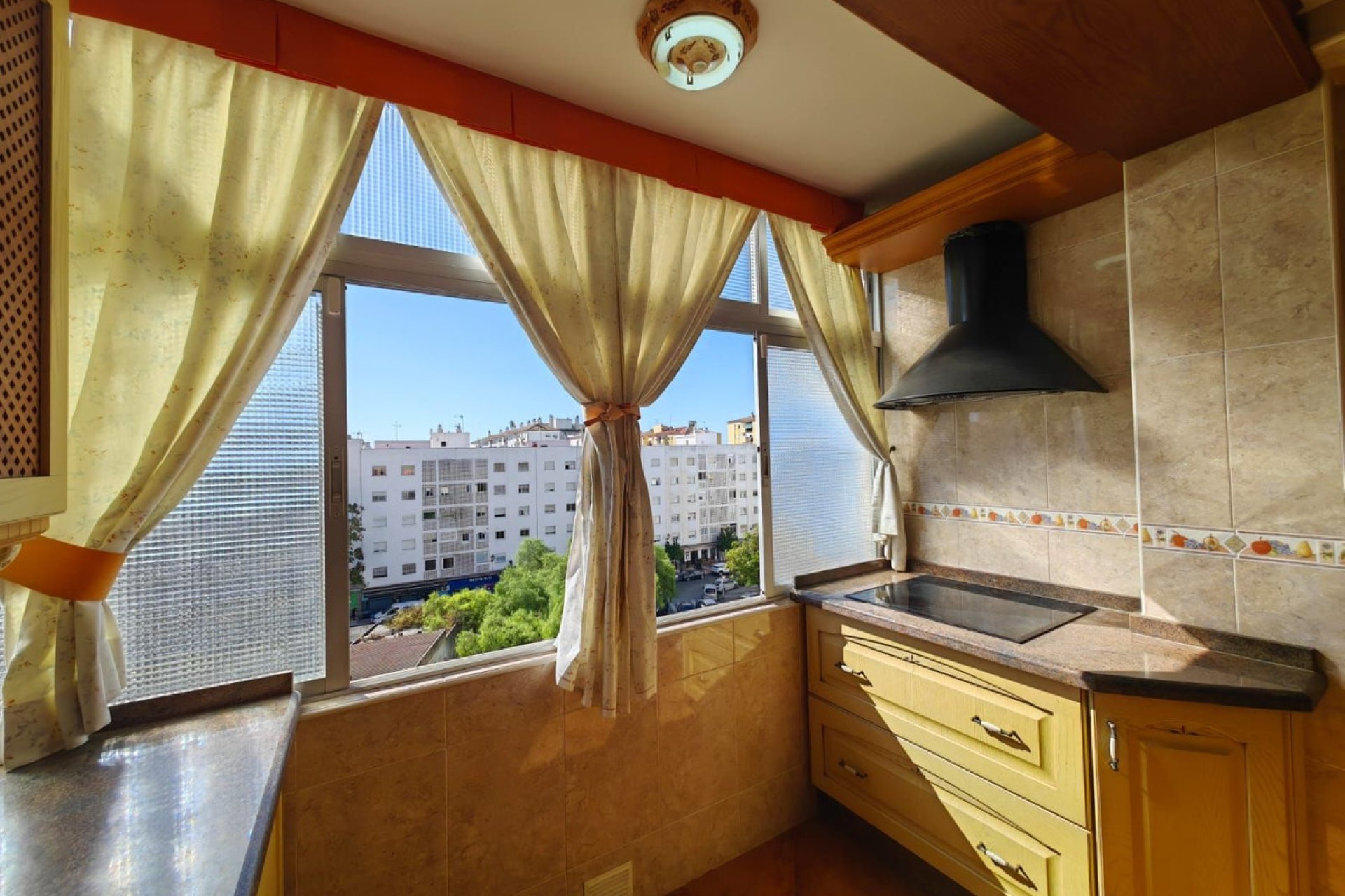 Resale - Apartment - Middle Floor Apartment - Marbella - San Pedro De Alcantara