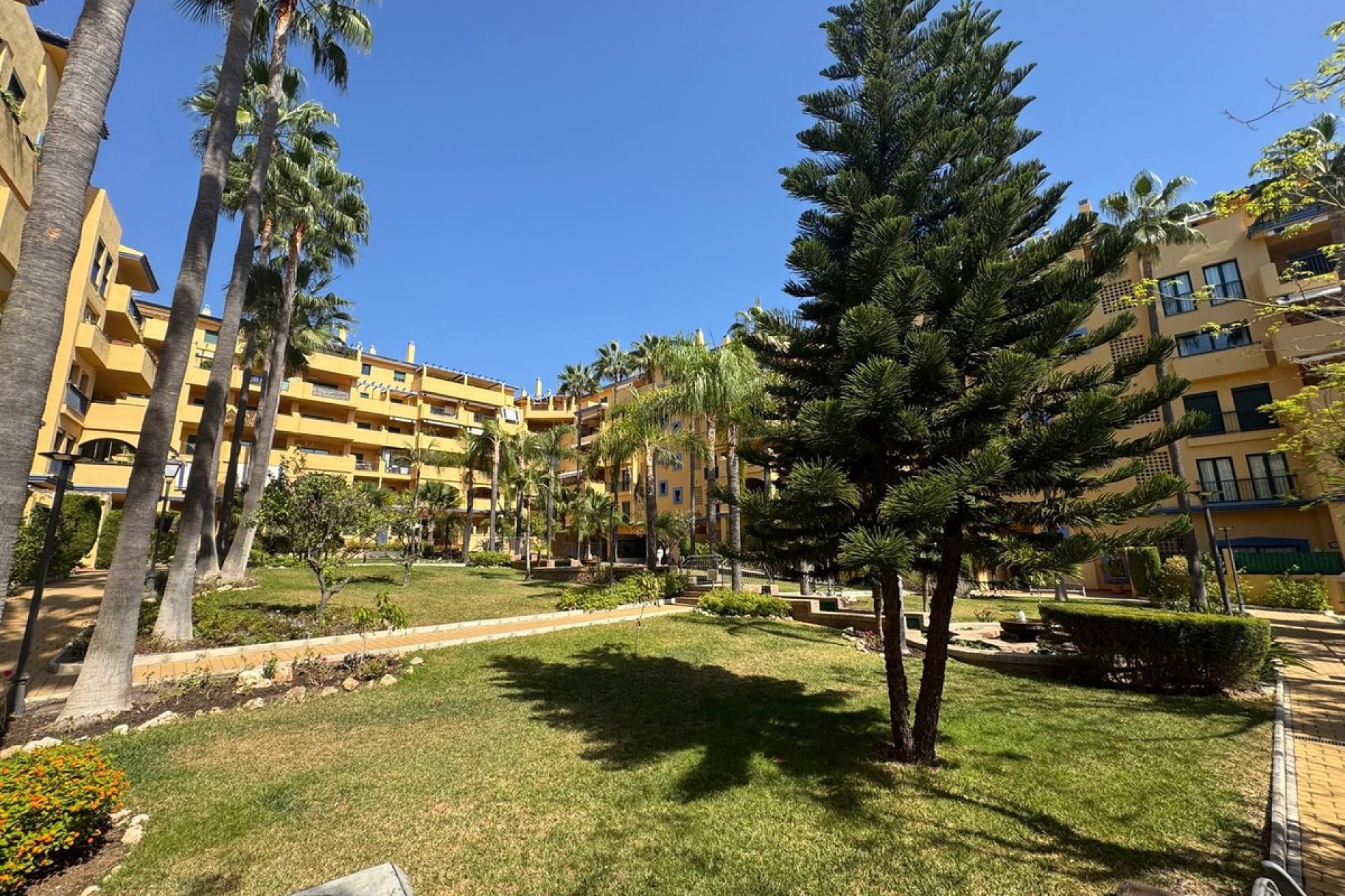 Resale - Apartment - Middle Floor Apartment - Marbella - San Pedro De Alcantara