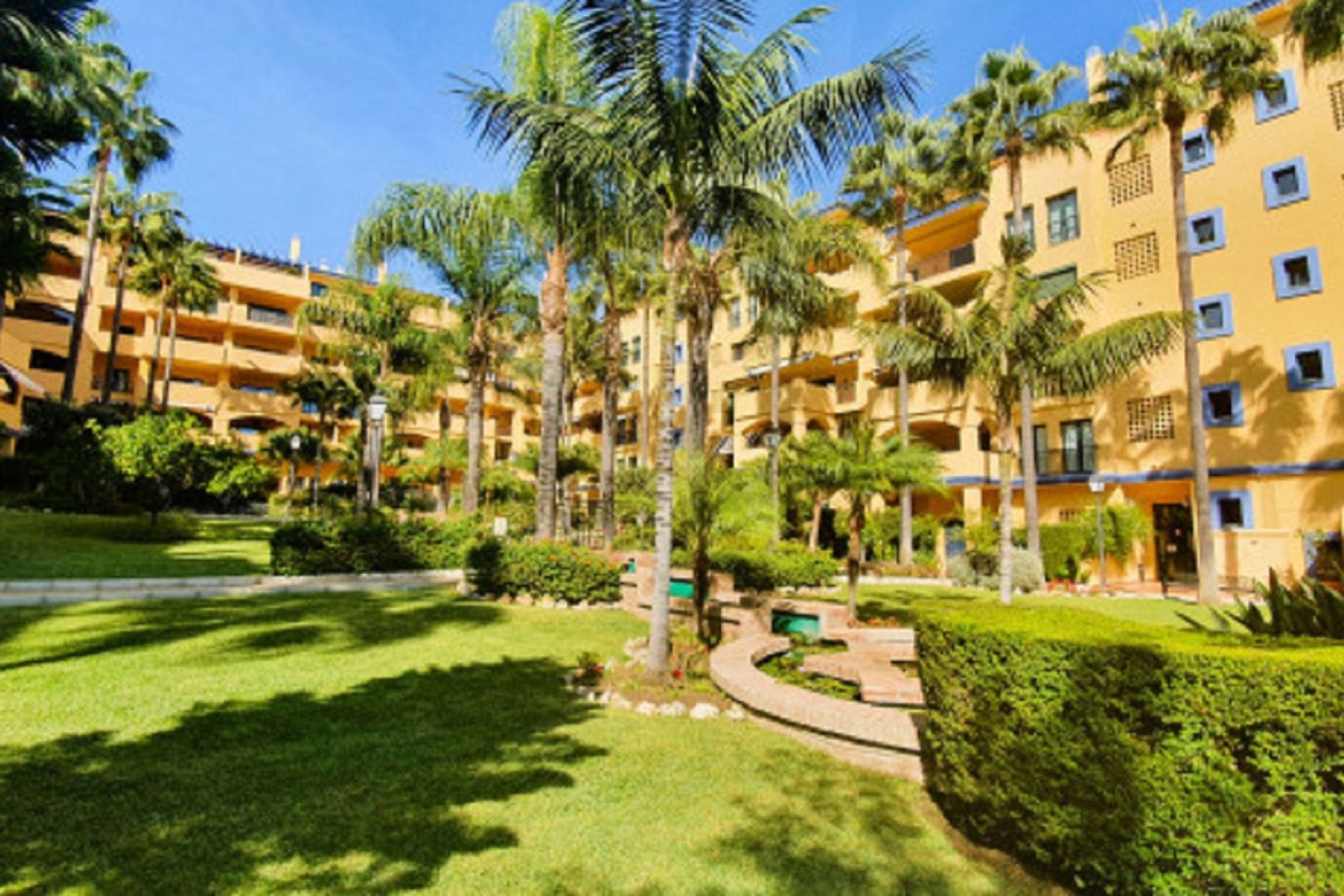 Resale - Apartment - Middle Floor Apartment - Marbella - San Pedro De Alcantara