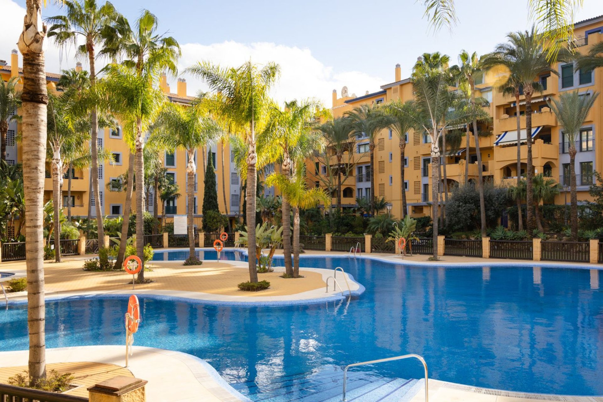 Resale - Apartment - Middle Floor Apartment - Marbella - San Pedro De Alcantara