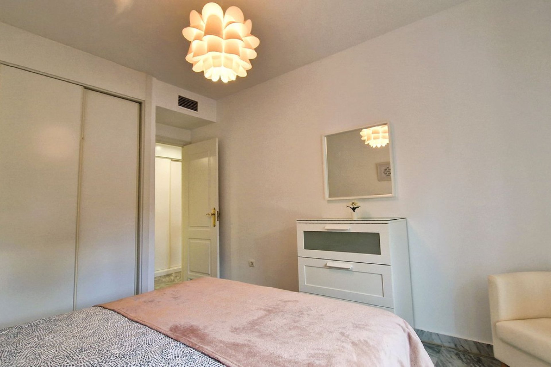 Resale - Apartment - Middle Floor Apartment - Marbella - San Pedro De Alcantara