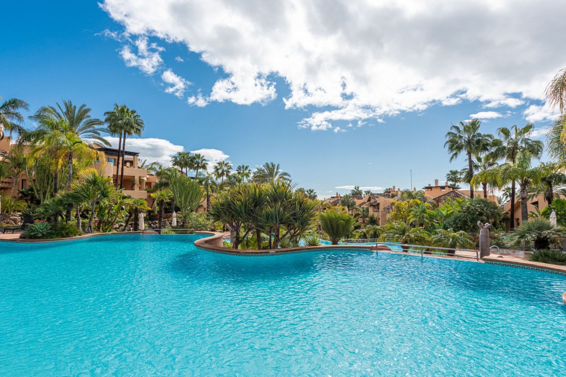 Resale - Apartment - Middle Floor Apartment - Marbella - Sierra Blanca