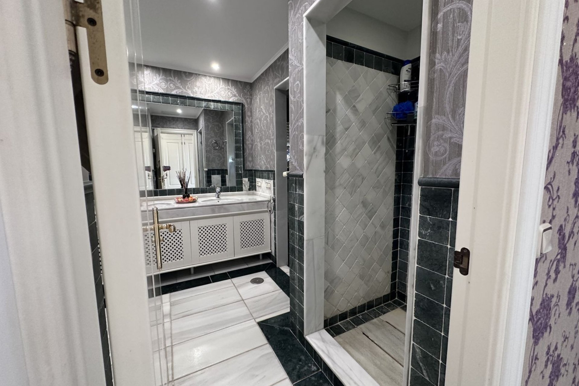 Resale - Apartment - Middle Floor Apartment - Marbella - The Golden Mile