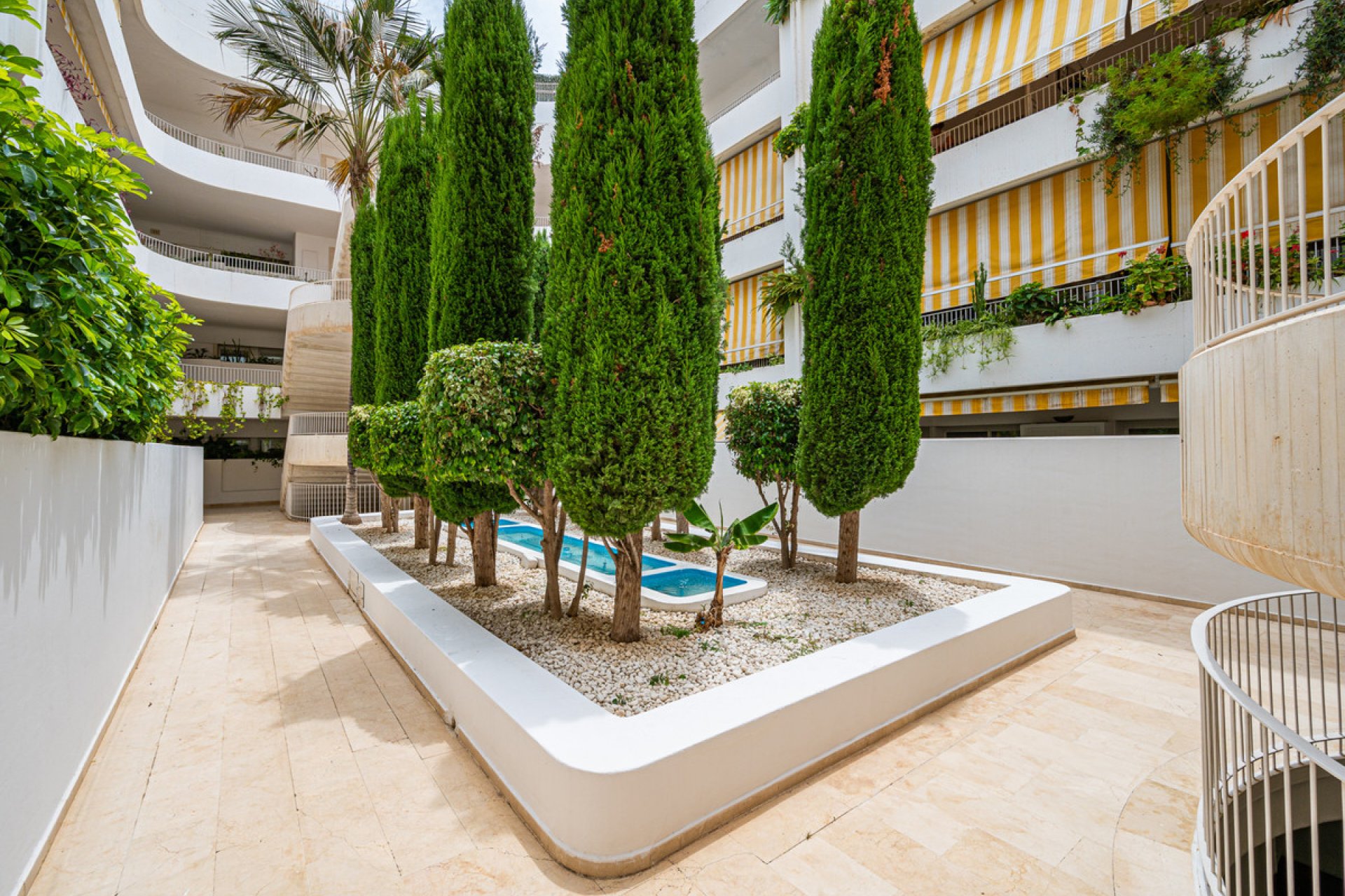 Resale - Apartment - Middle Floor Apartment - Marbella - The Golden Mile