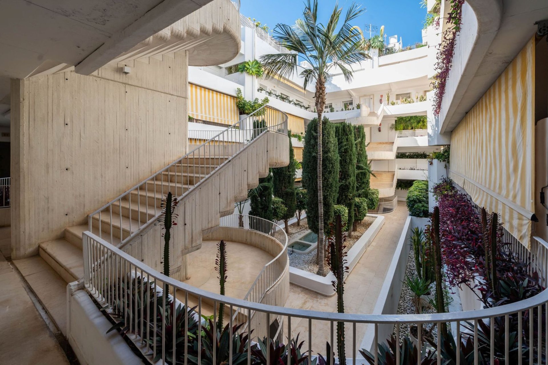 Resale - Apartment - Middle Floor Apartment - Marbella - The Golden Mile