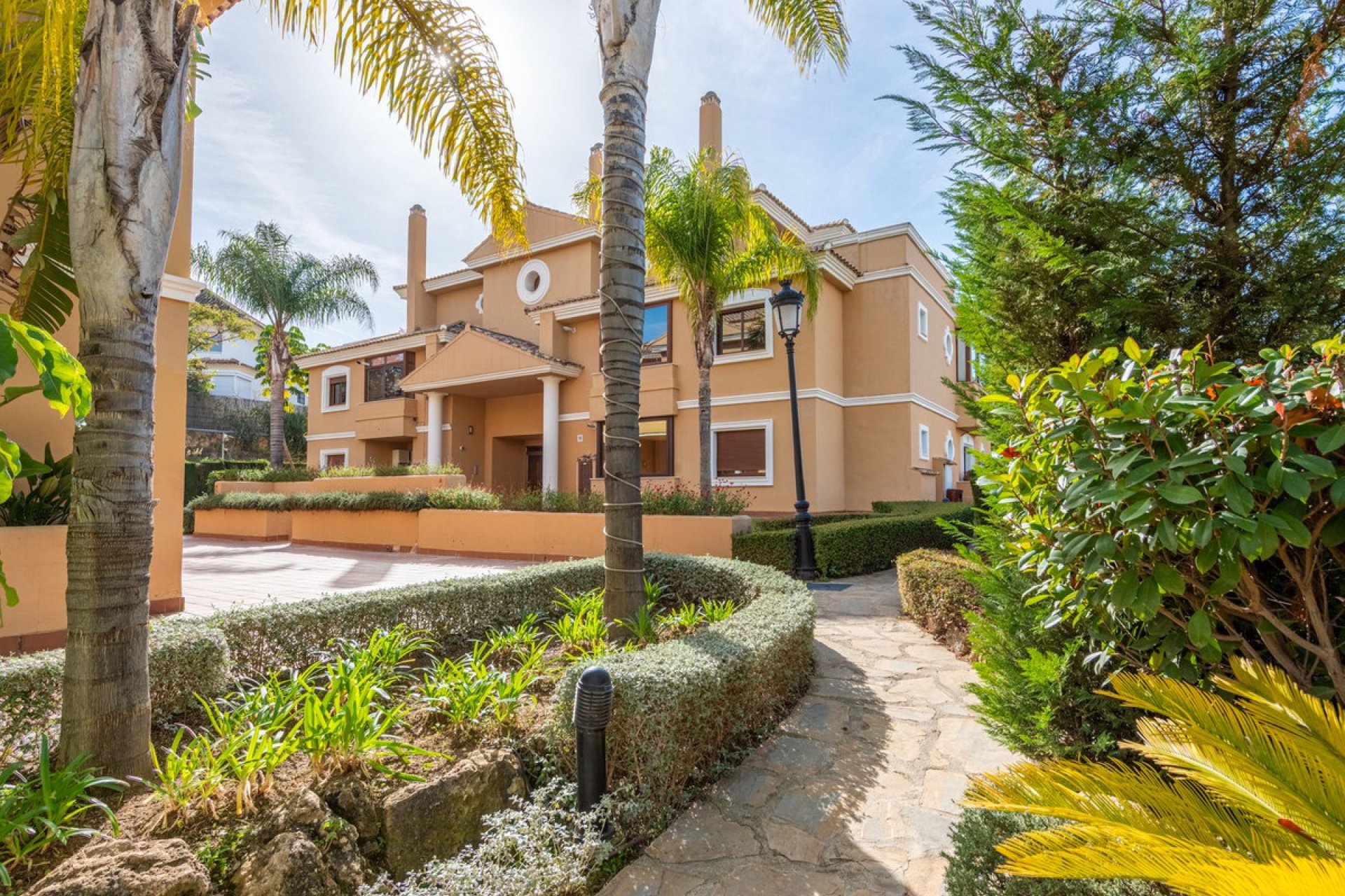 Resale - Apartment - Middle Floor Apartment - Marbella - The Golden Mile