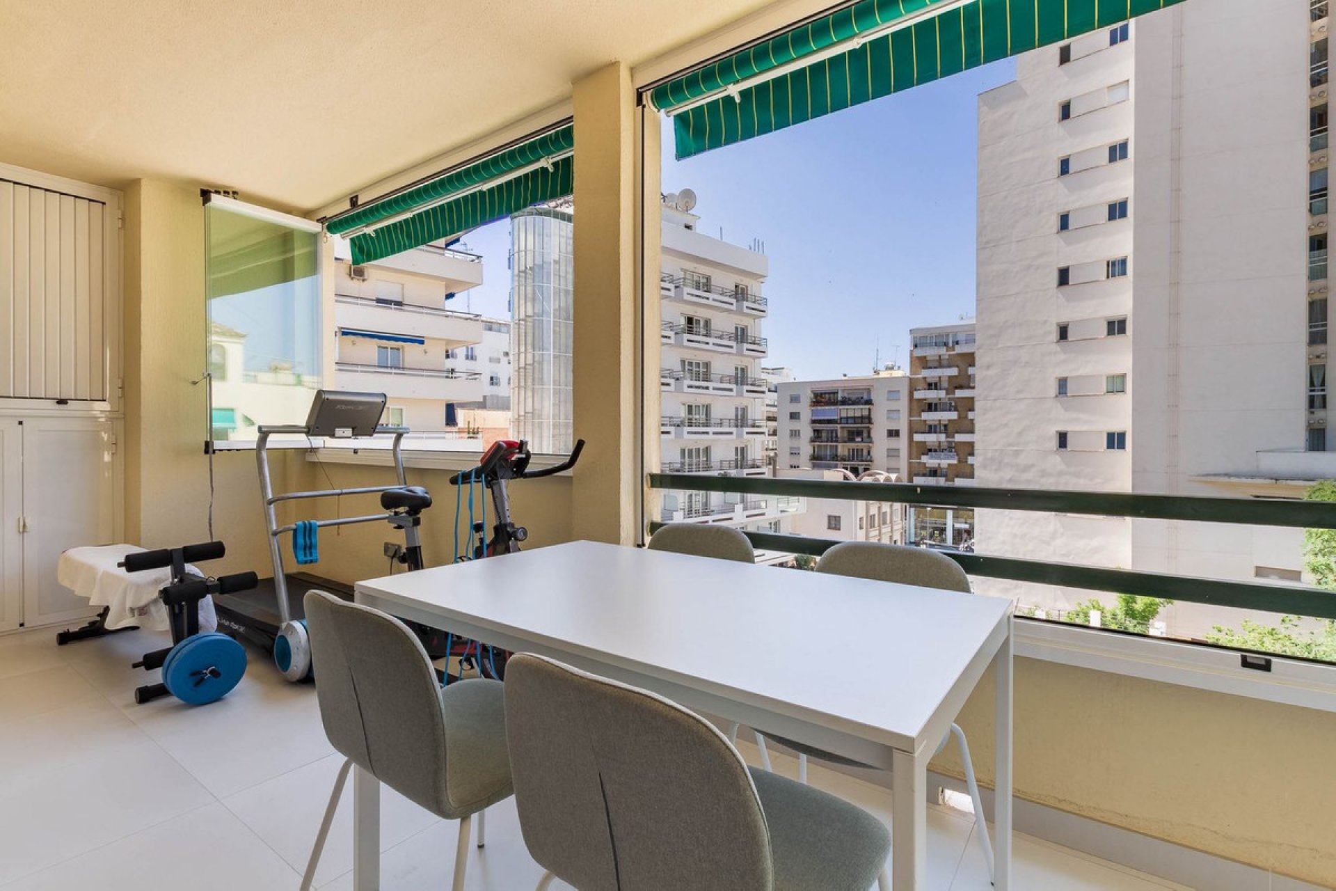 Resale - Apartment - Middle Floor Apartment - Marbella