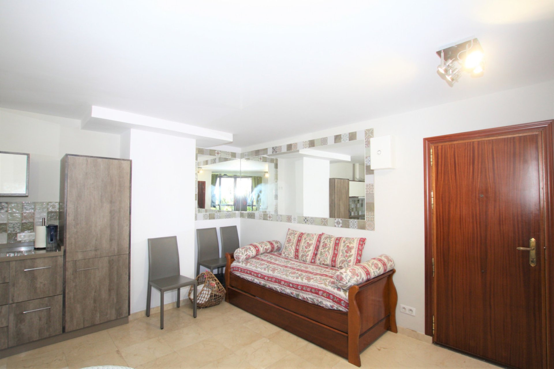 Resale - Apartment - Middle Floor Apartment - Marbella