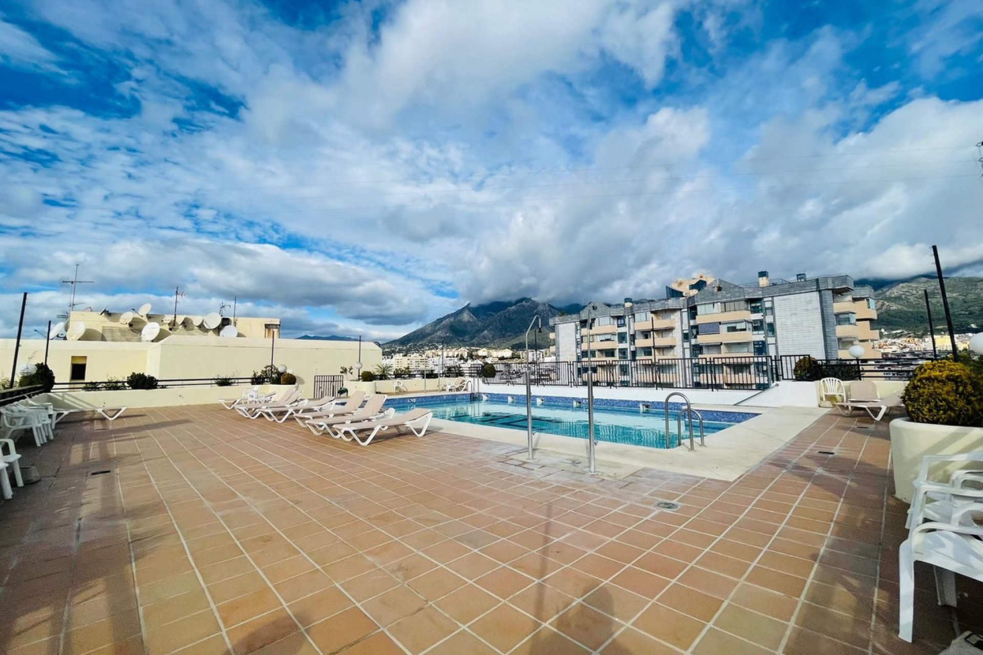 Resale - Apartment - Middle Floor Apartment - Marbella