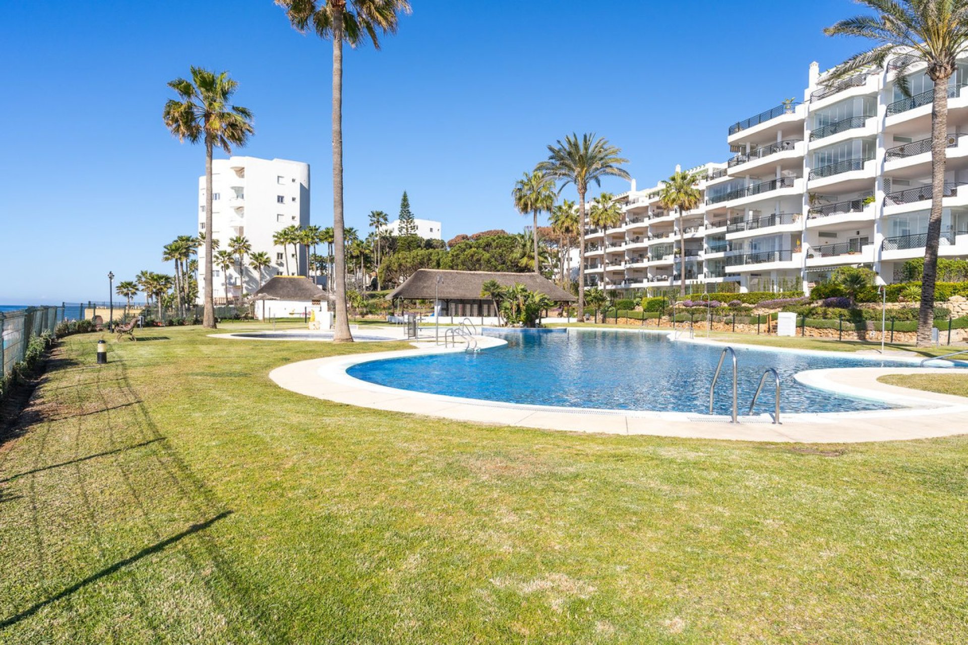 Resale - Apartment - Middle Floor Apartment - Mijas - Calahonda