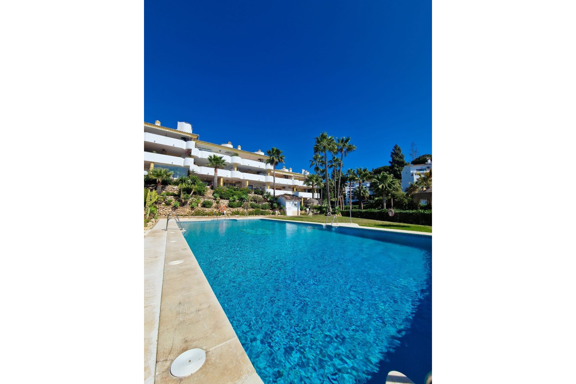 Resale - Apartment - Middle Floor Apartment - Mijas - Calahonda