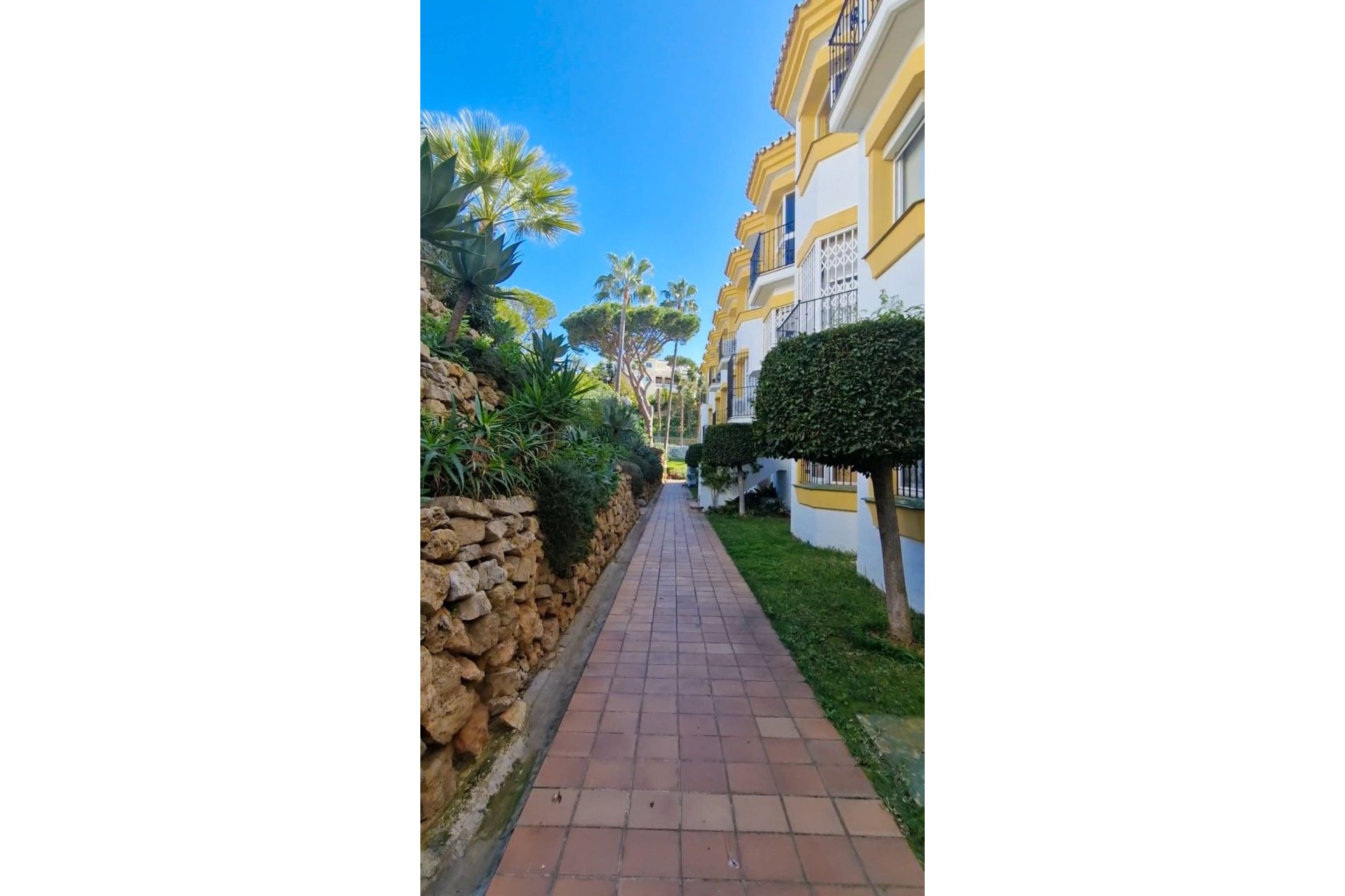 Resale - Apartment - Middle Floor Apartment - Mijas - Calahonda