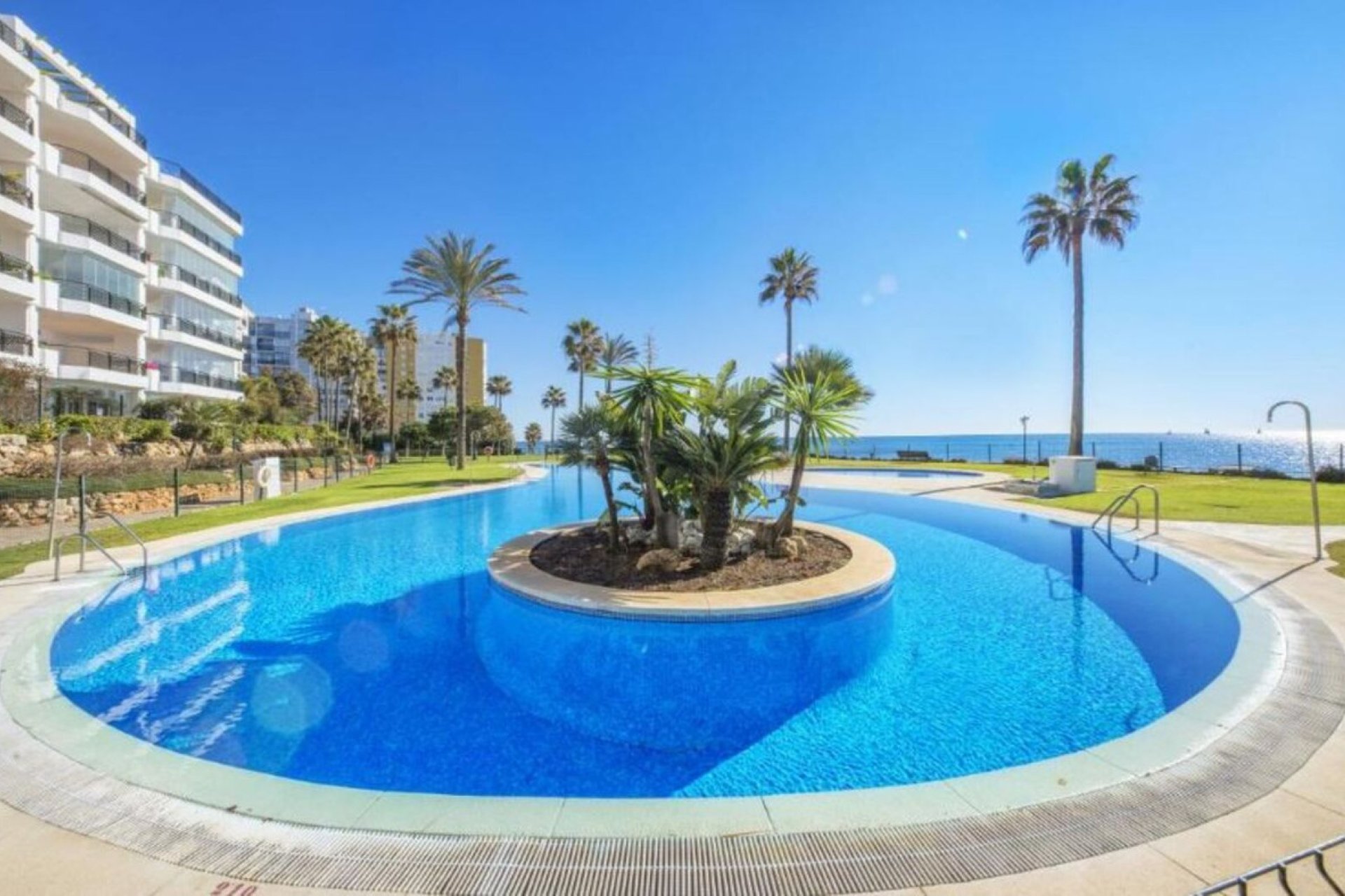 Resale - Apartment - Middle Floor Apartment - Mijas - Calahonda