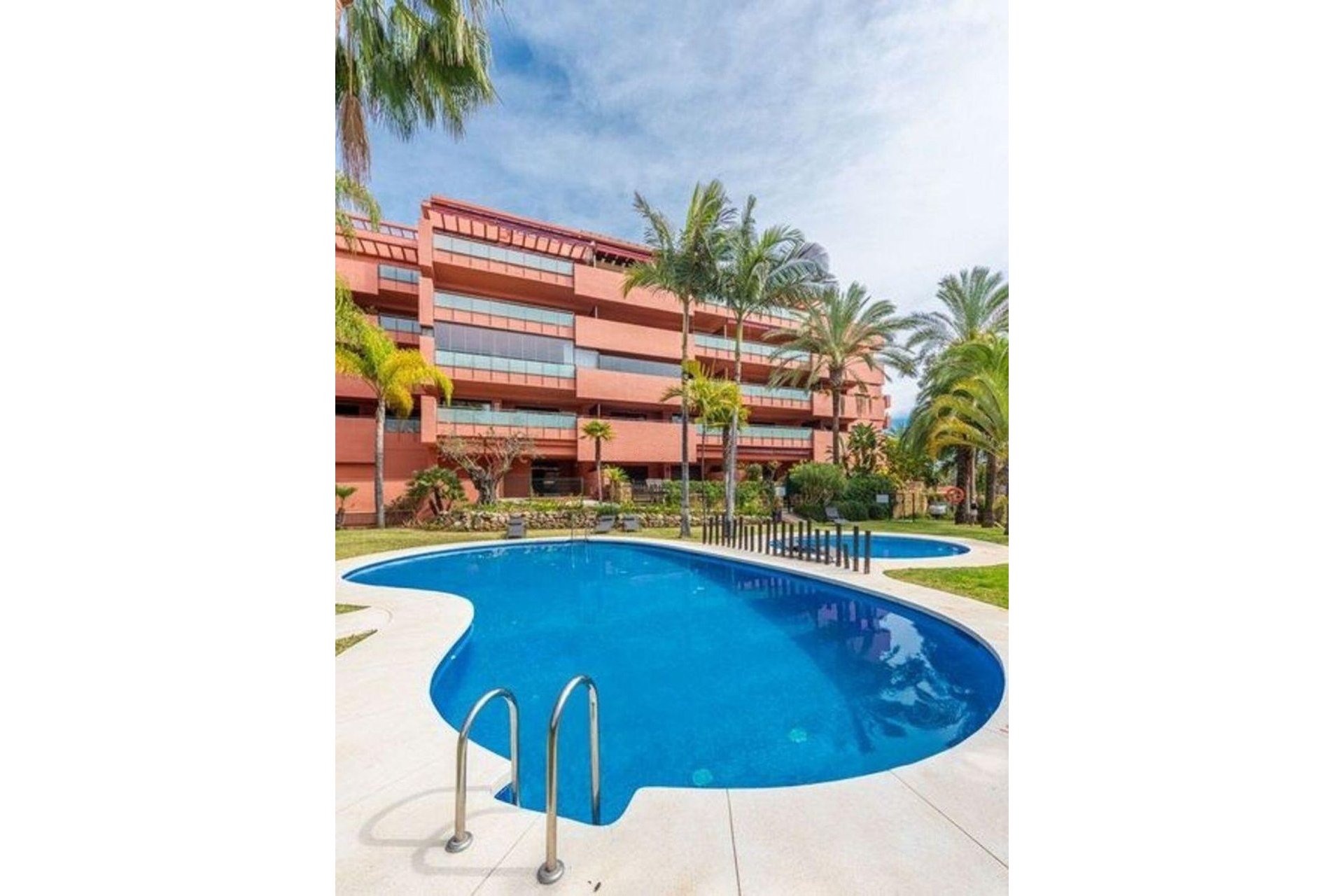 Resale - Apartment - Penthouse Duplex - Estepona - Estepona Centro