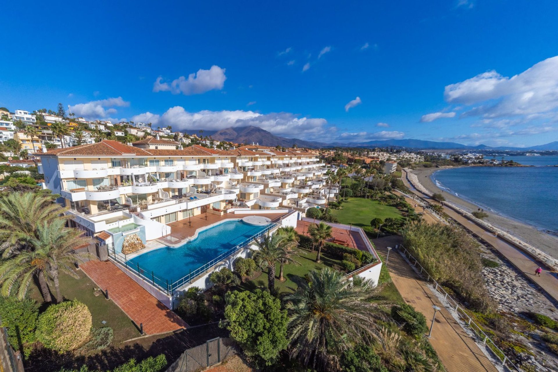 Resale - Apartment - Penthouse Duplex - Estepona - Estepona Centro