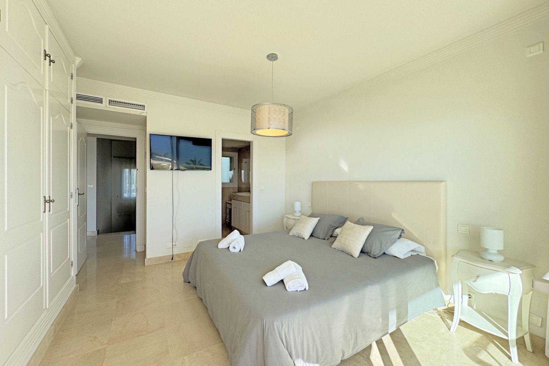 Resale - Apartment - Penthouse Duplex - Estepona - Estepona Centro