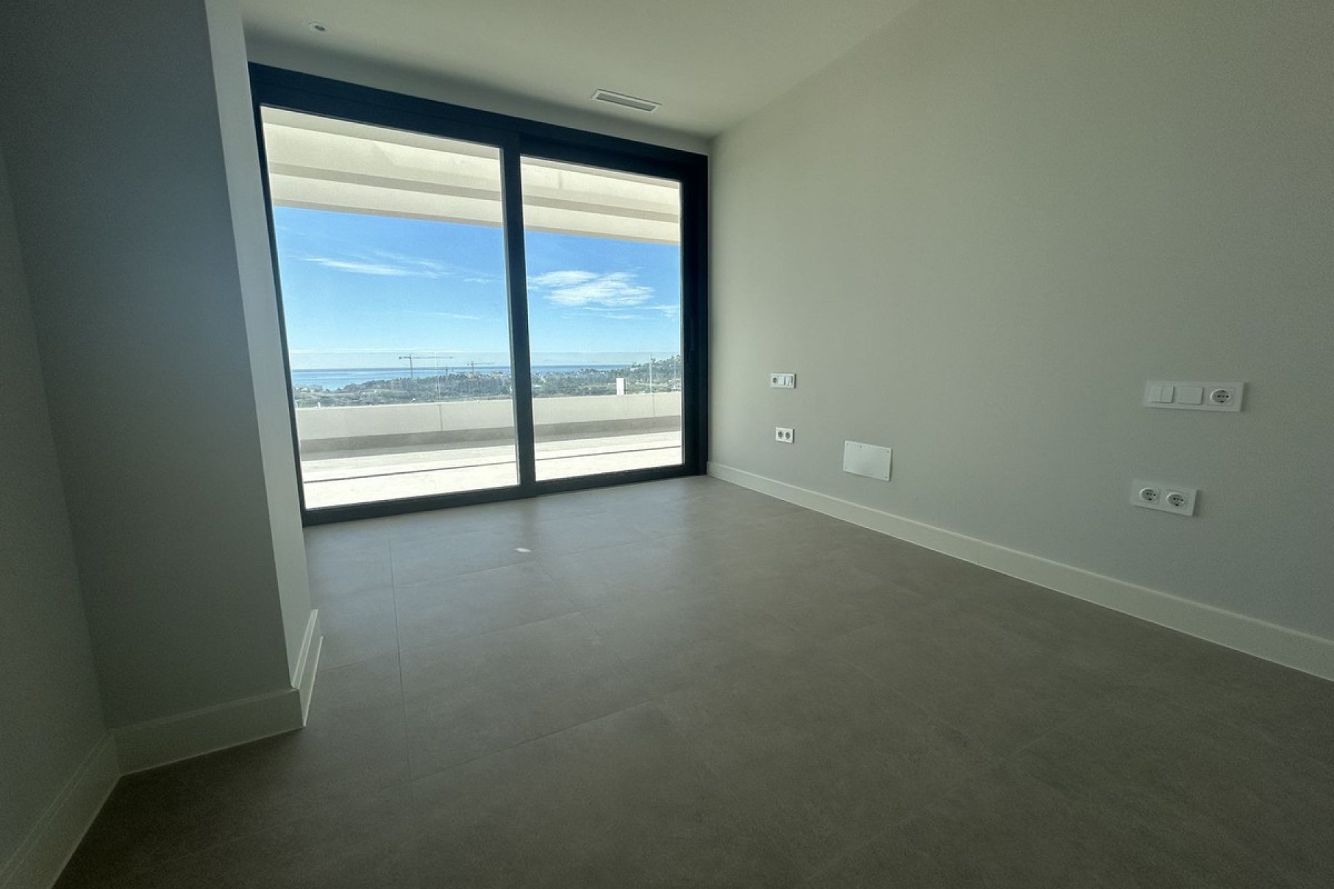 Resale - Apartment - Penthouse Duplex - Estepona - Estepona Centro