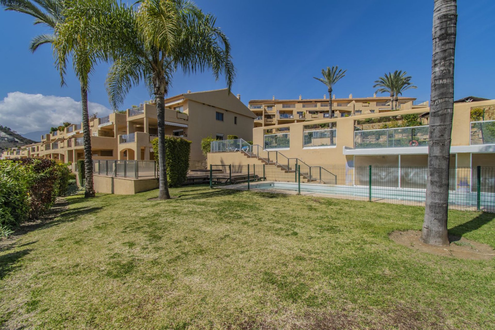 Resale - Apartment - Penthouse Duplex - Estepona - Selwo