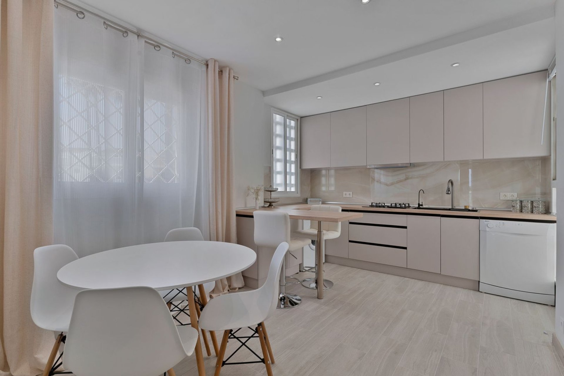 Resale - Apartment - Penthouse - Estepona - Bel Air