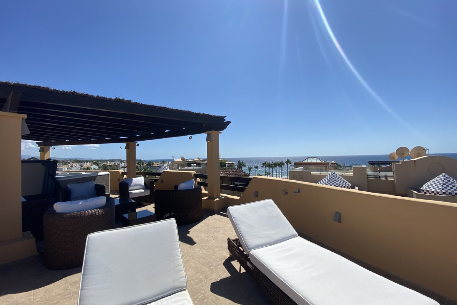 Resale - Apartment - Penthouse - Estepona - Costalita