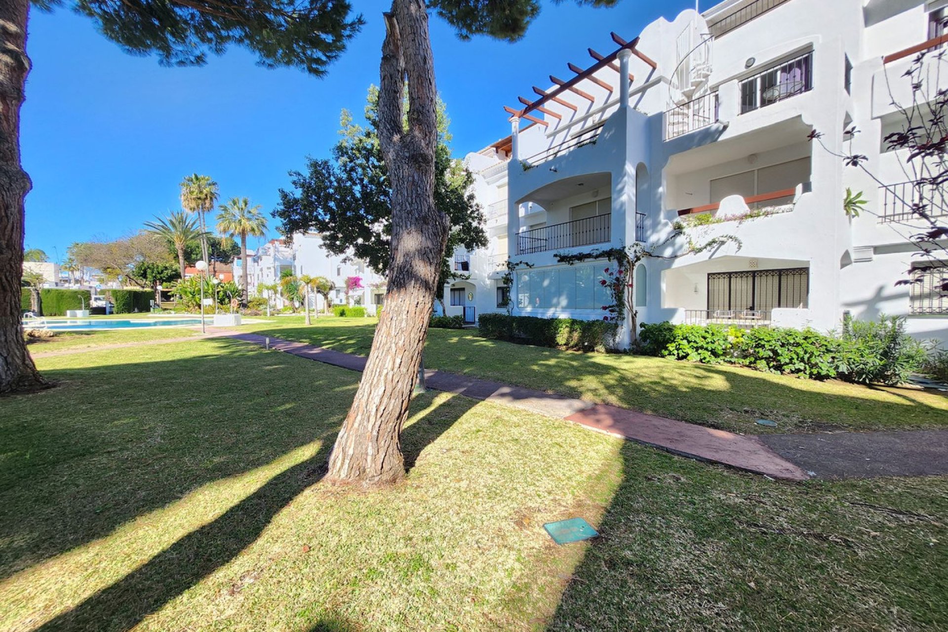 Resale - Apartment - Penthouse - Estepona - Costalita