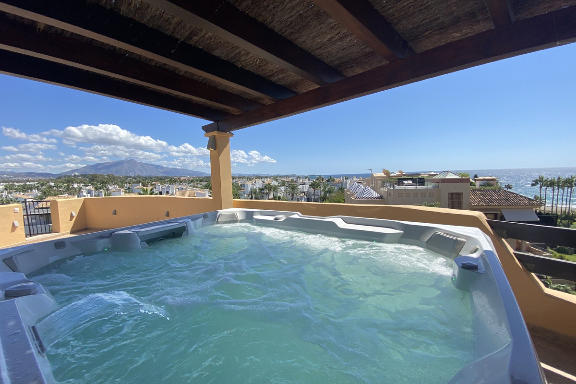 Resale - Apartment - Penthouse - Estepona - Costalita