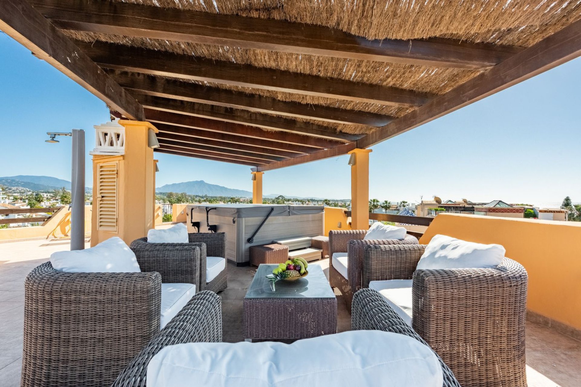 Resale - Apartment - Penthouse - Estepona - Costalita