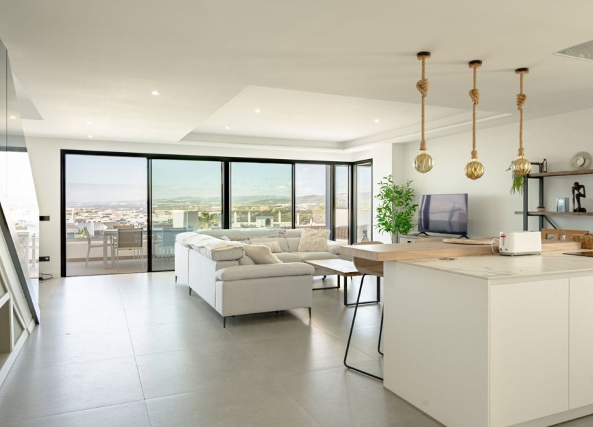 Resale - Apartment - Penthouse - Estepona - Estepona Centro