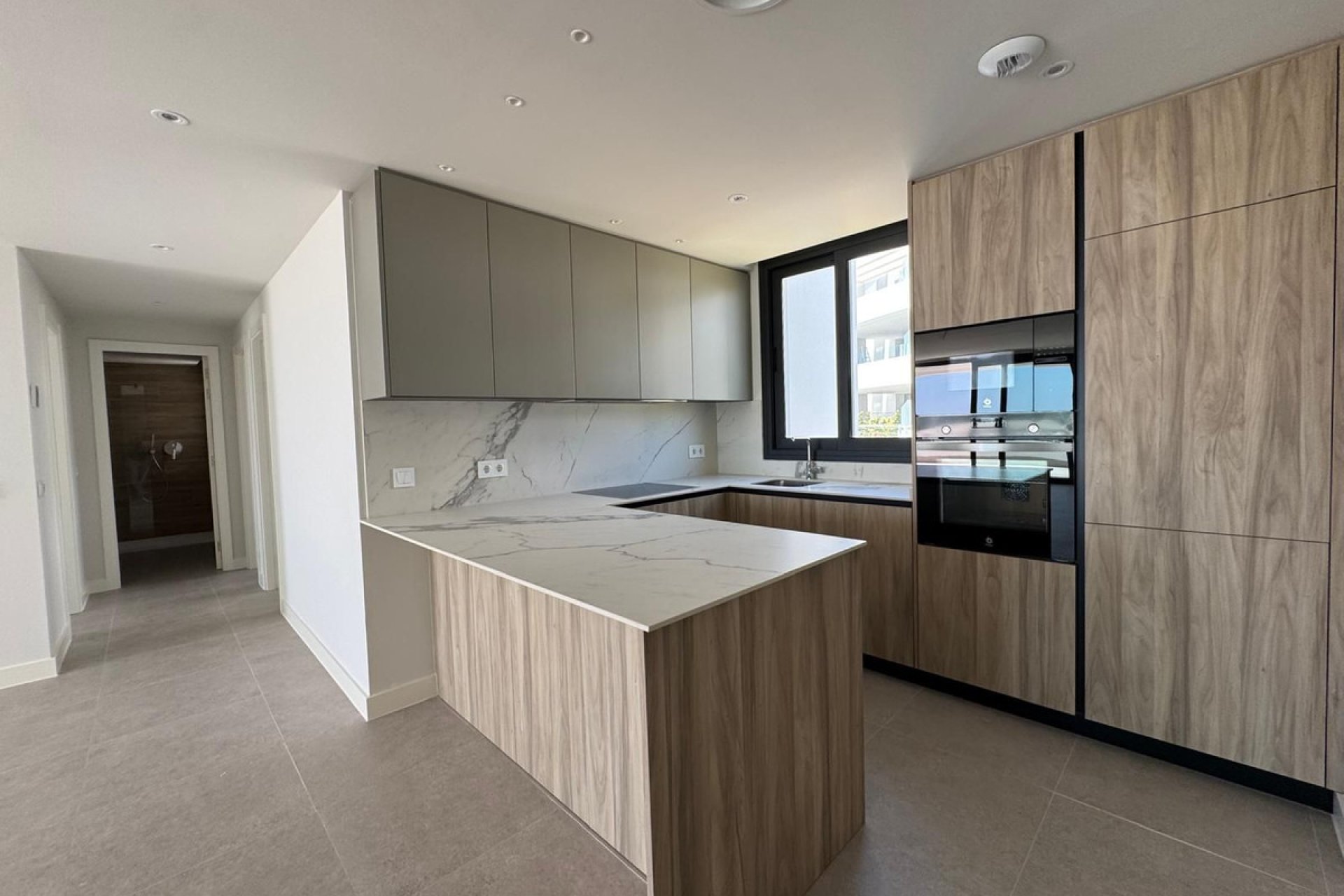 Resale - Apartment - Penthouse - Estepona - Estepona Centro