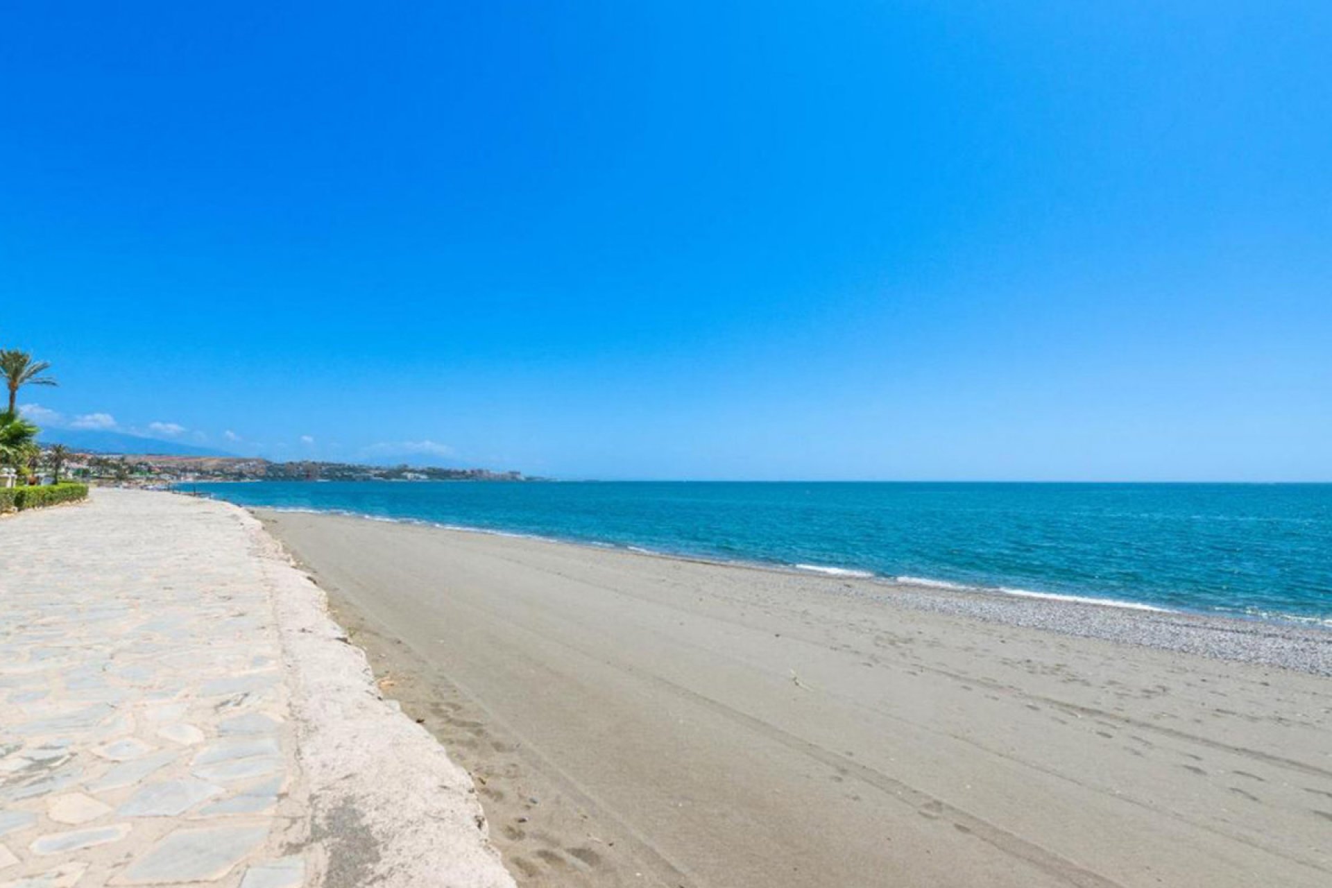 Resale - Apartment - Penthouse - Estepona - Estepona Centro