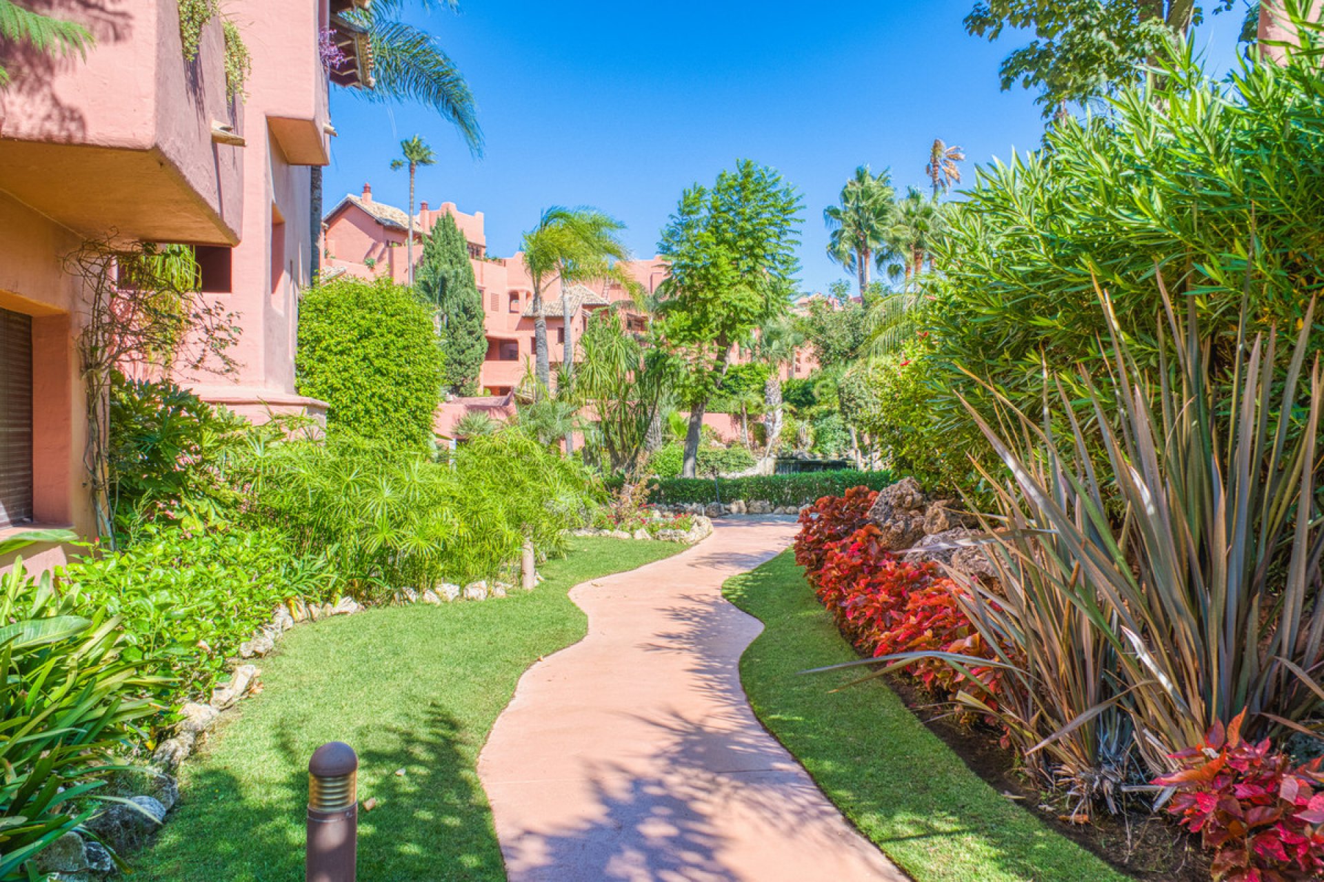 Resale - Apartment - Penthouse - Estepona - Estepona Centro