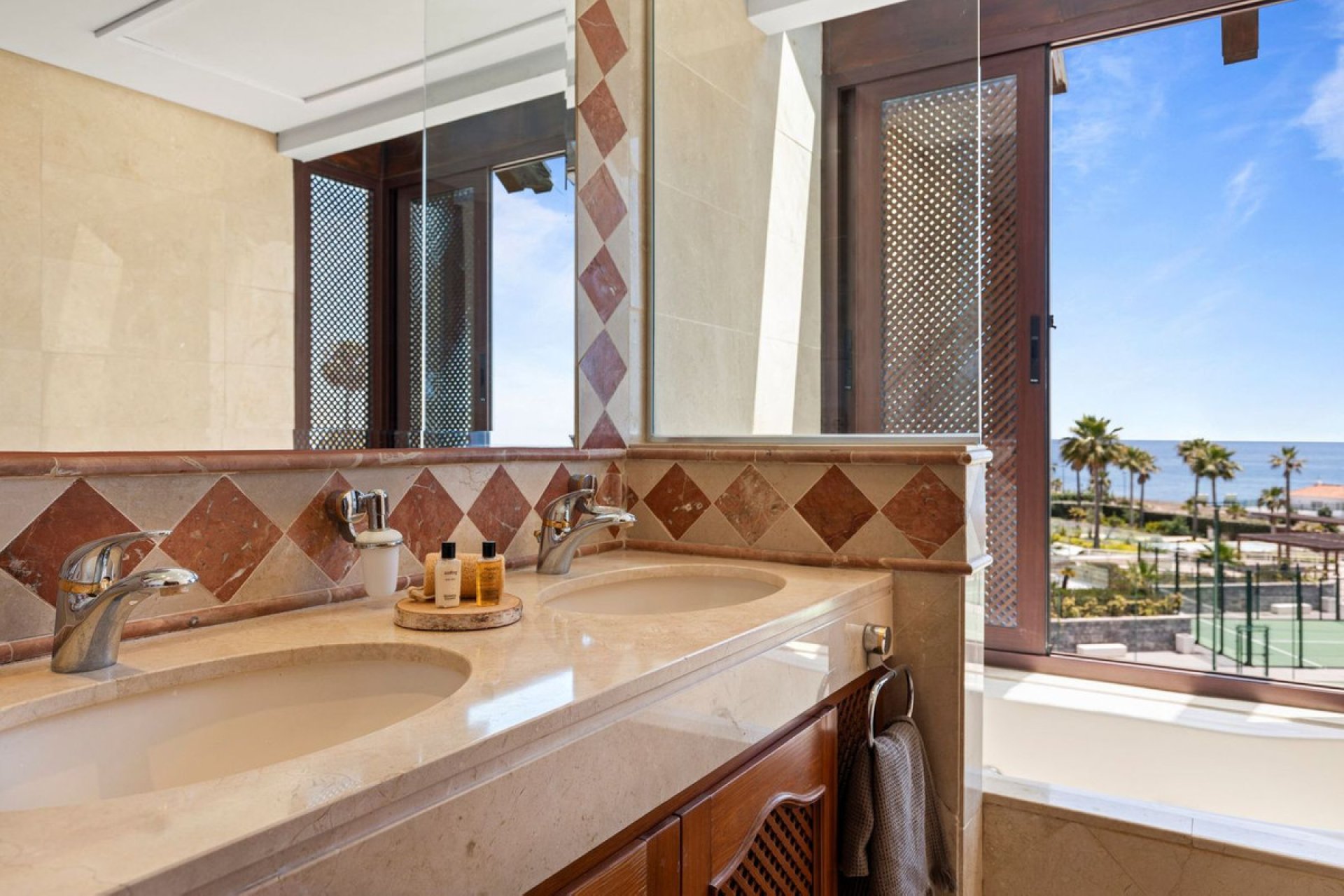 Resale - Apartment - Penthouse - Estepona - Estepona Centro